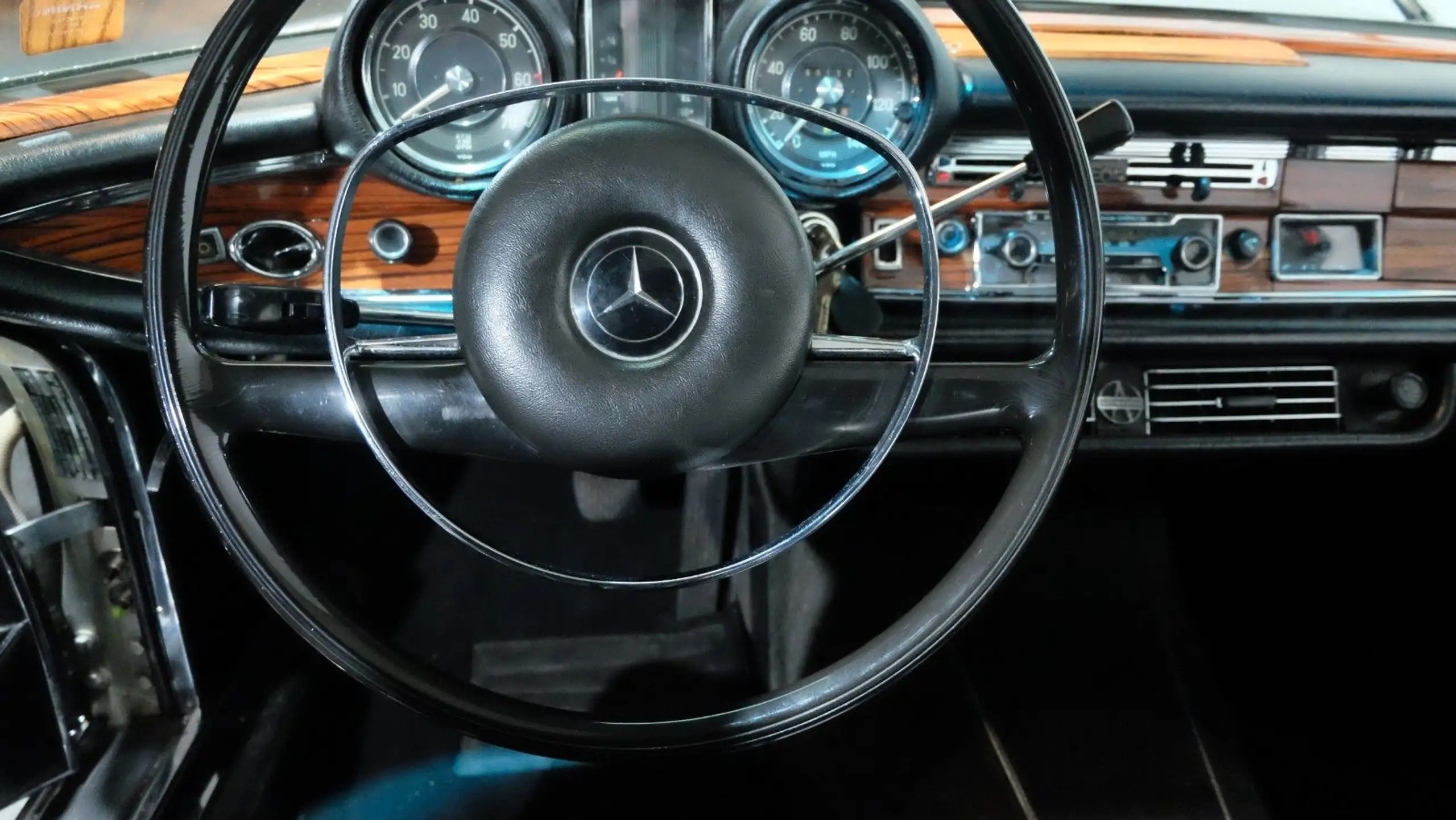 Mercedes-Benz - 280