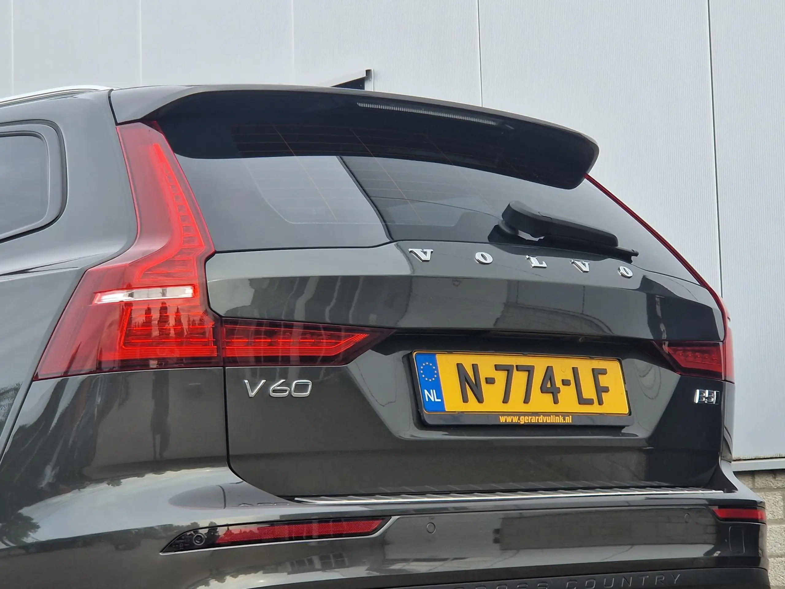 Volvo - V60 Cross Country