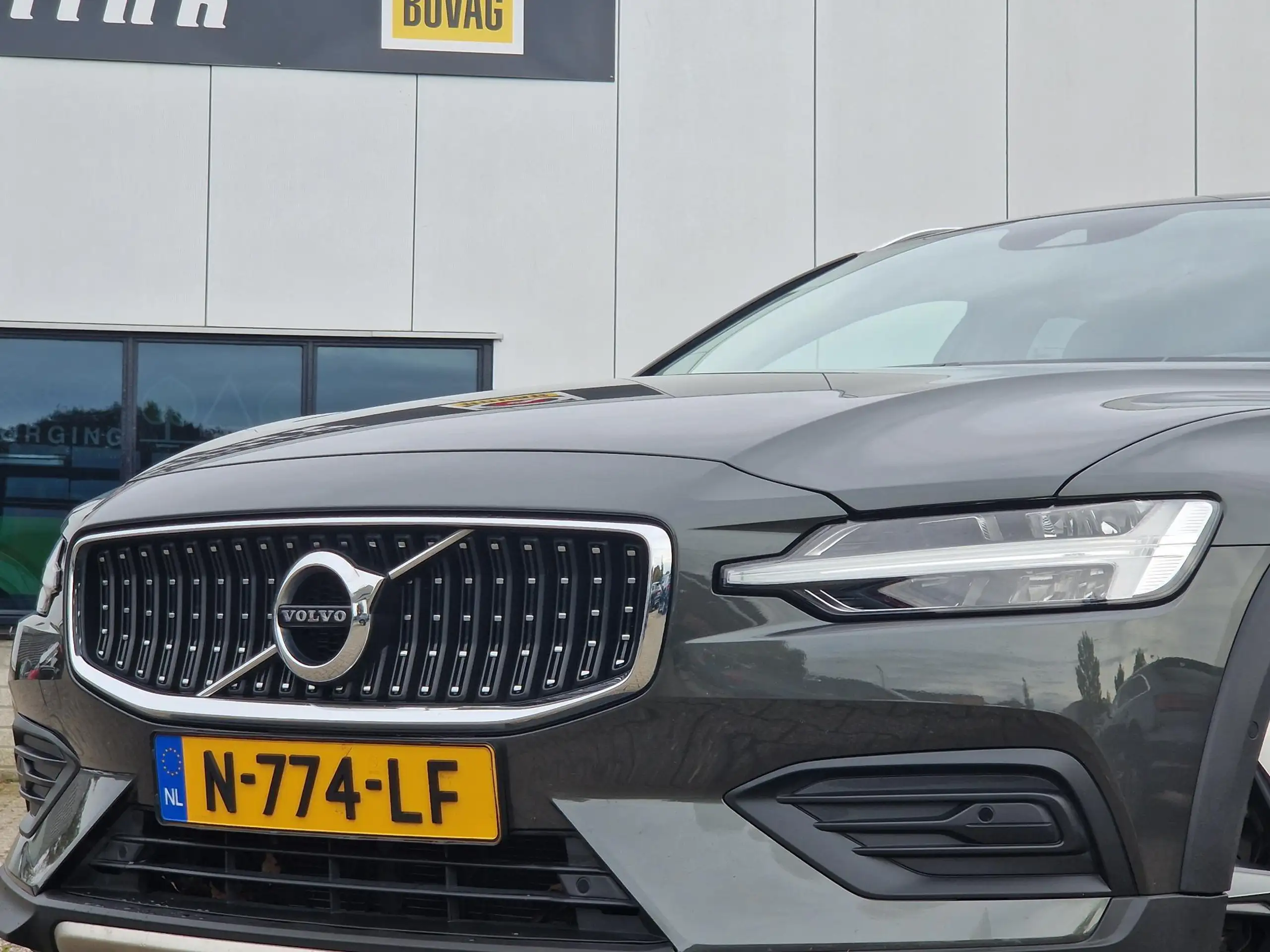 Volvo - V60 Cross Country