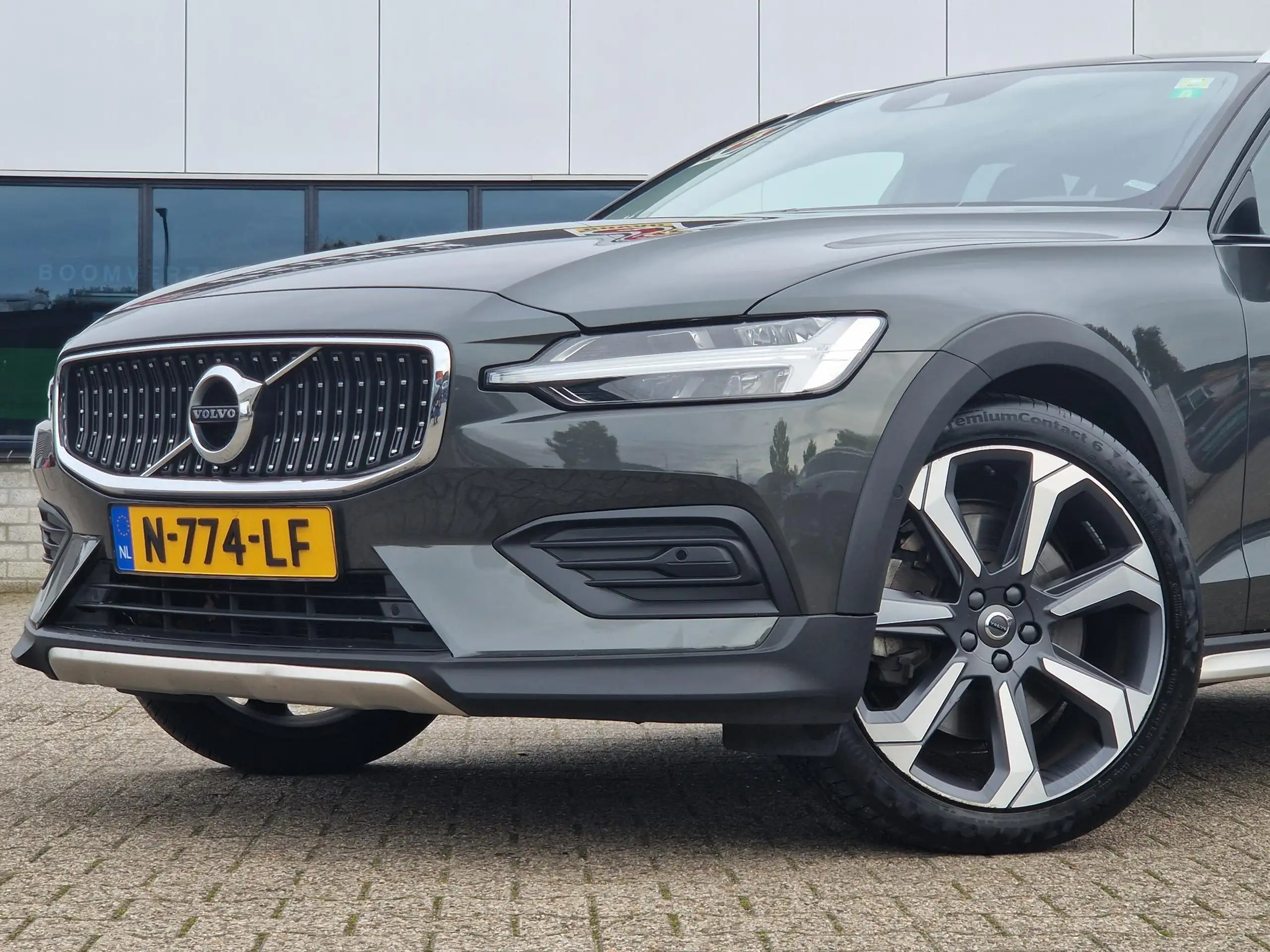 Volvo - V60 Cross Country