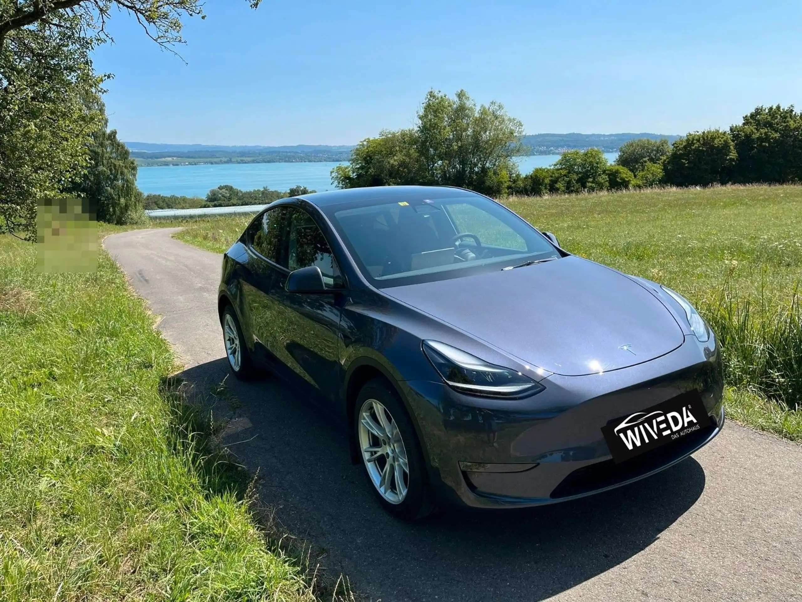 Tesla - Model Y