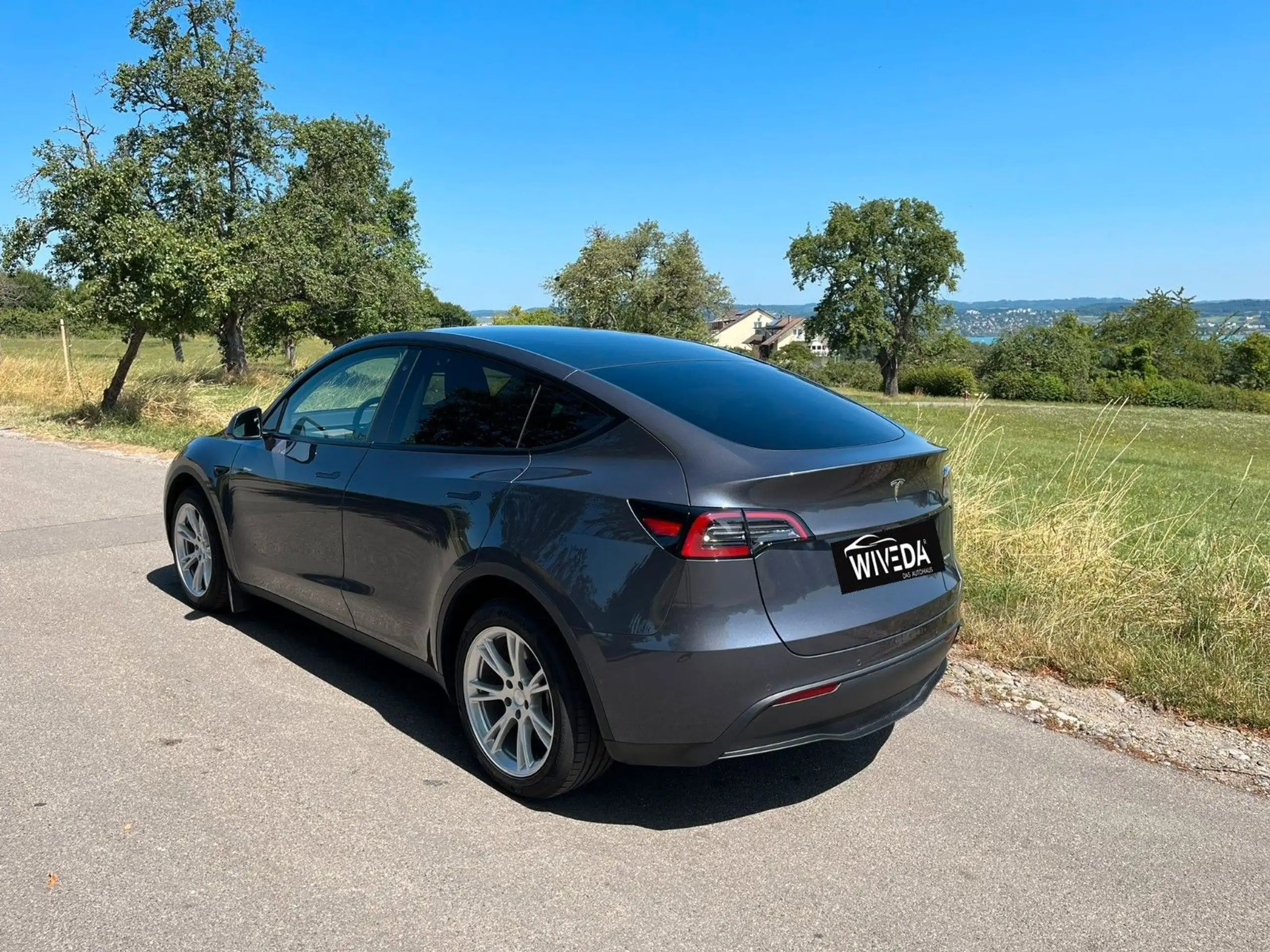 Tesla - Model Y