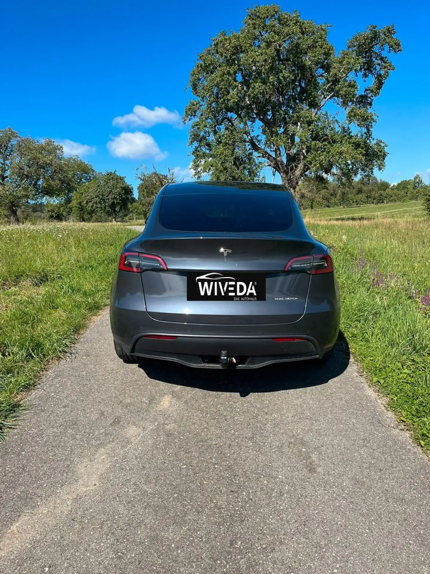 Tesla - Model Y