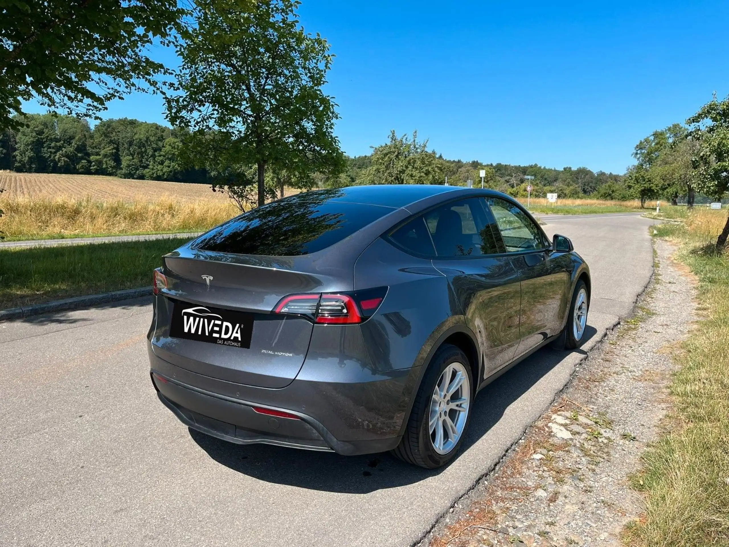 Tesla - Model Y