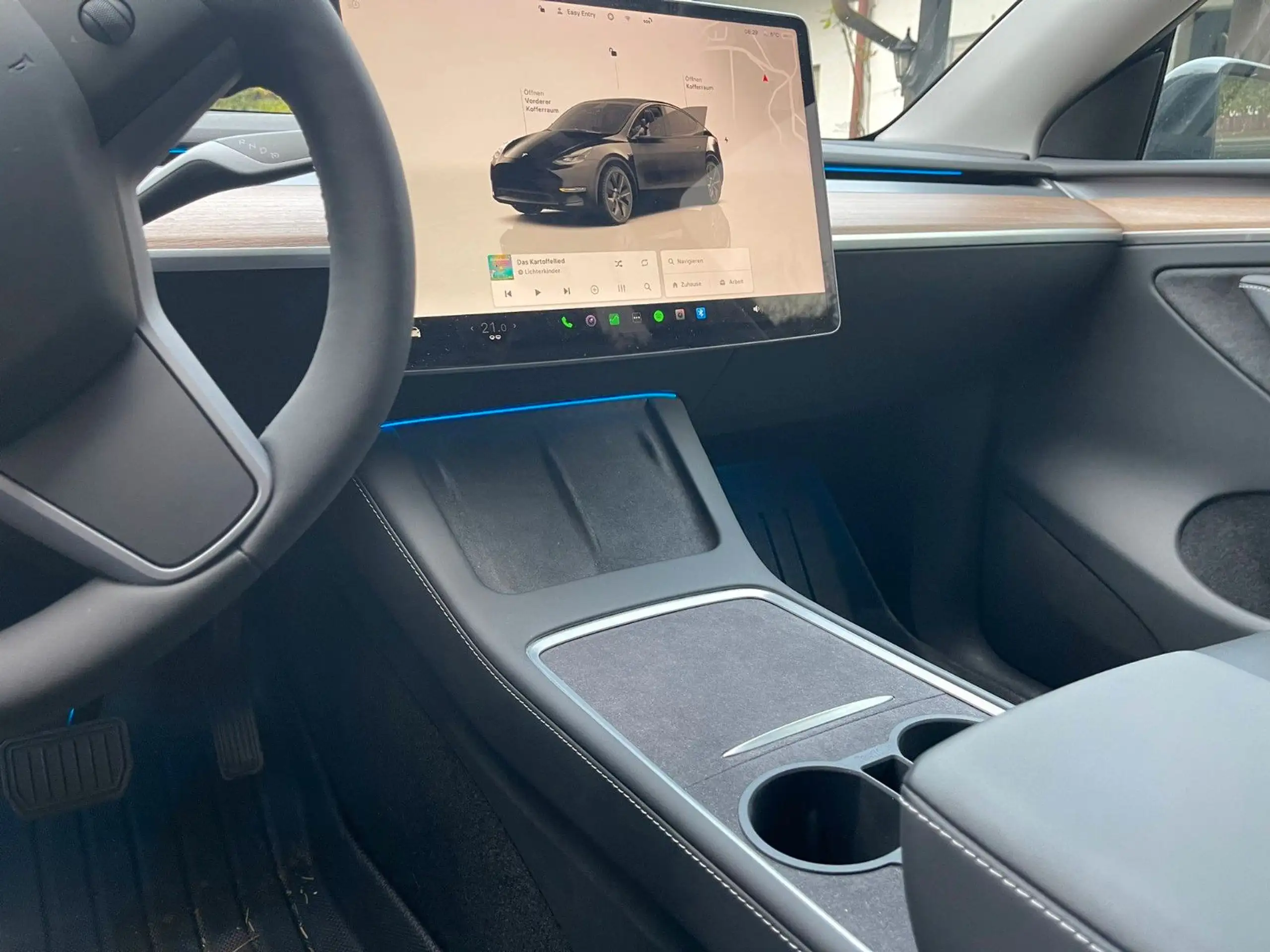 Tesla - Model Y