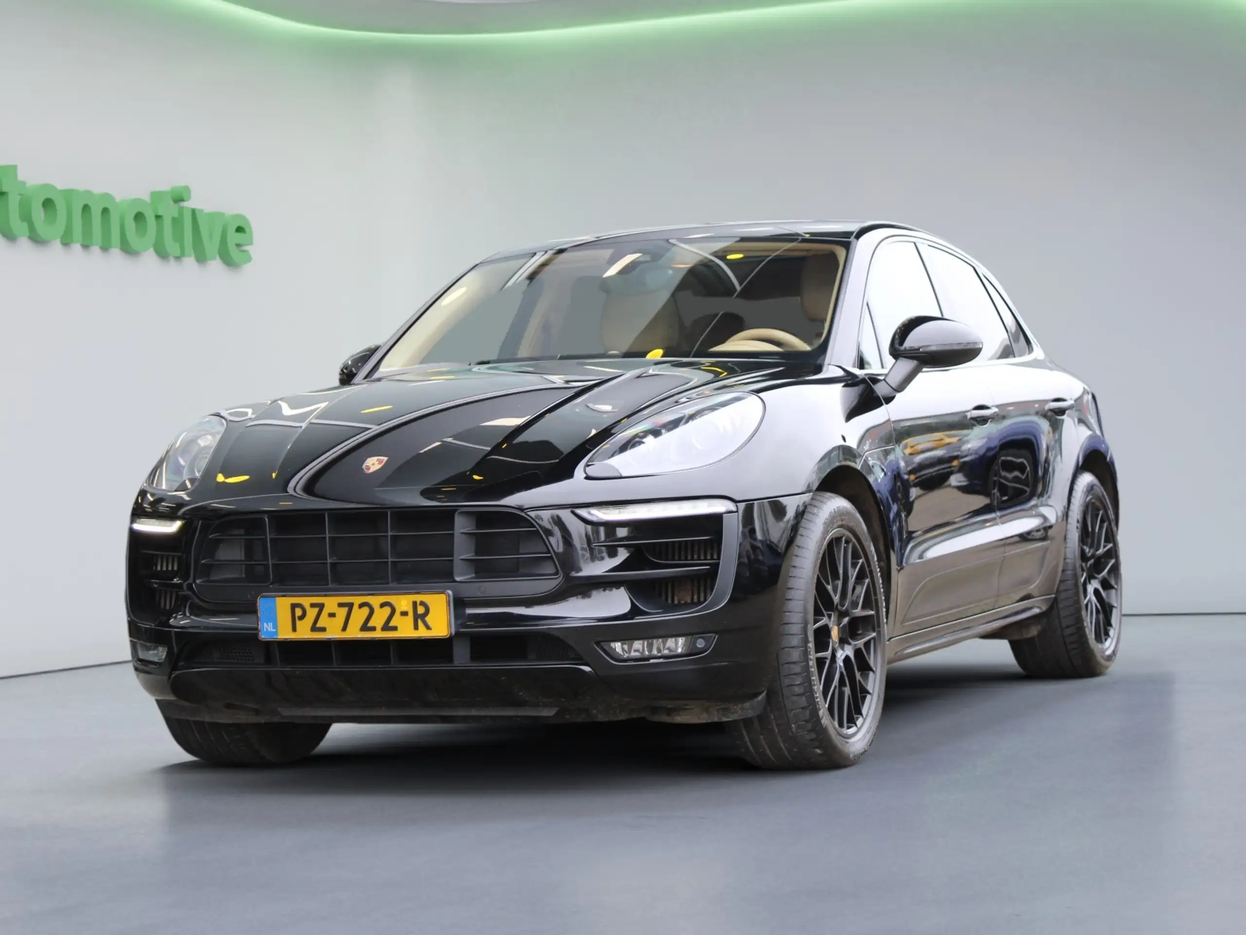 Porsche - Macan