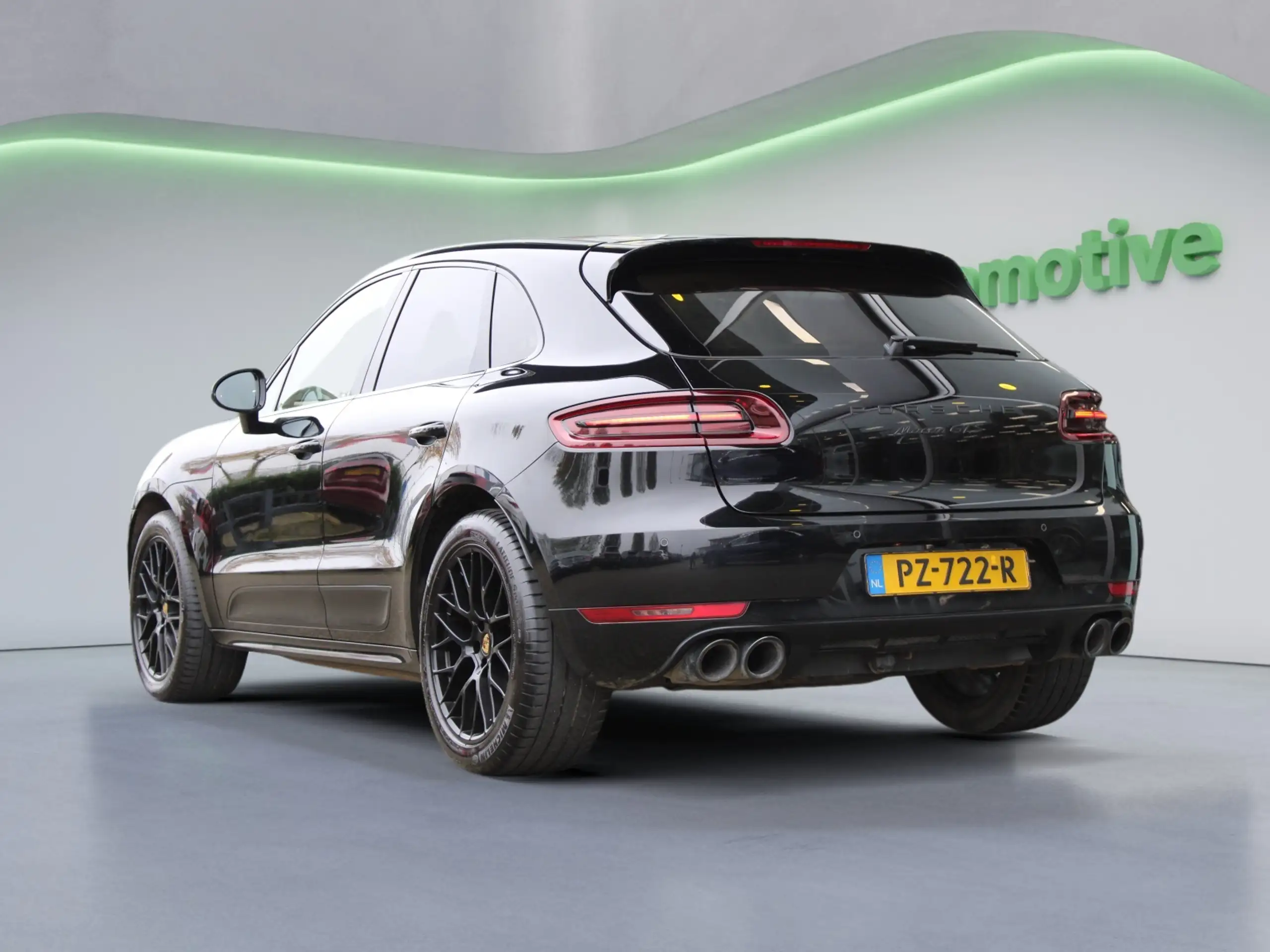 Porsche - Macan