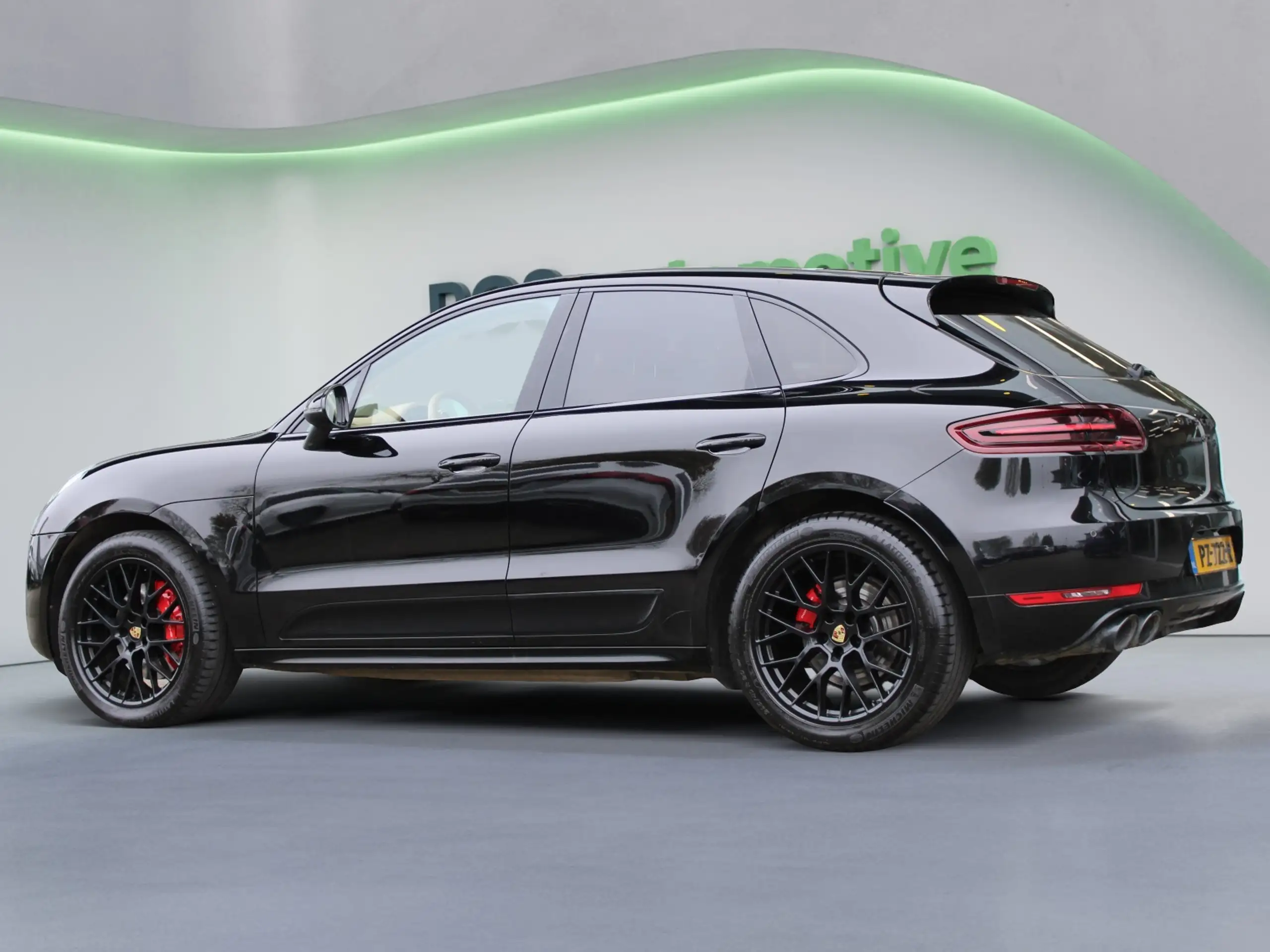 Porsche - Macan