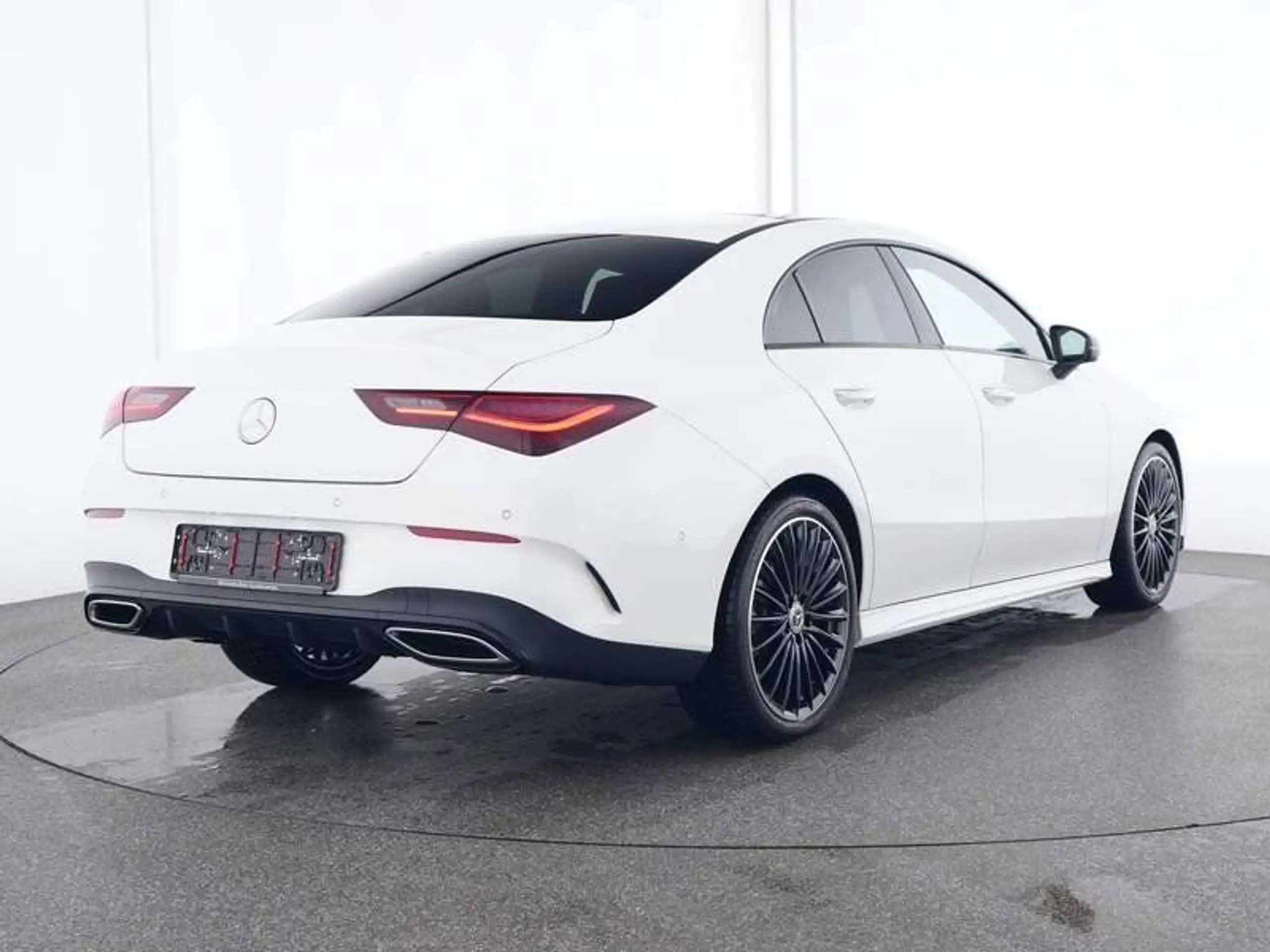 Mercedes-Benz - CLA 200