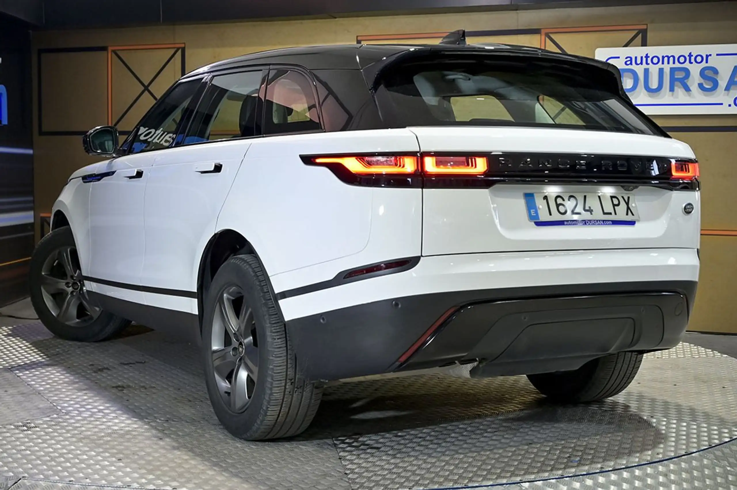 Land Rover - Range Rover Velar