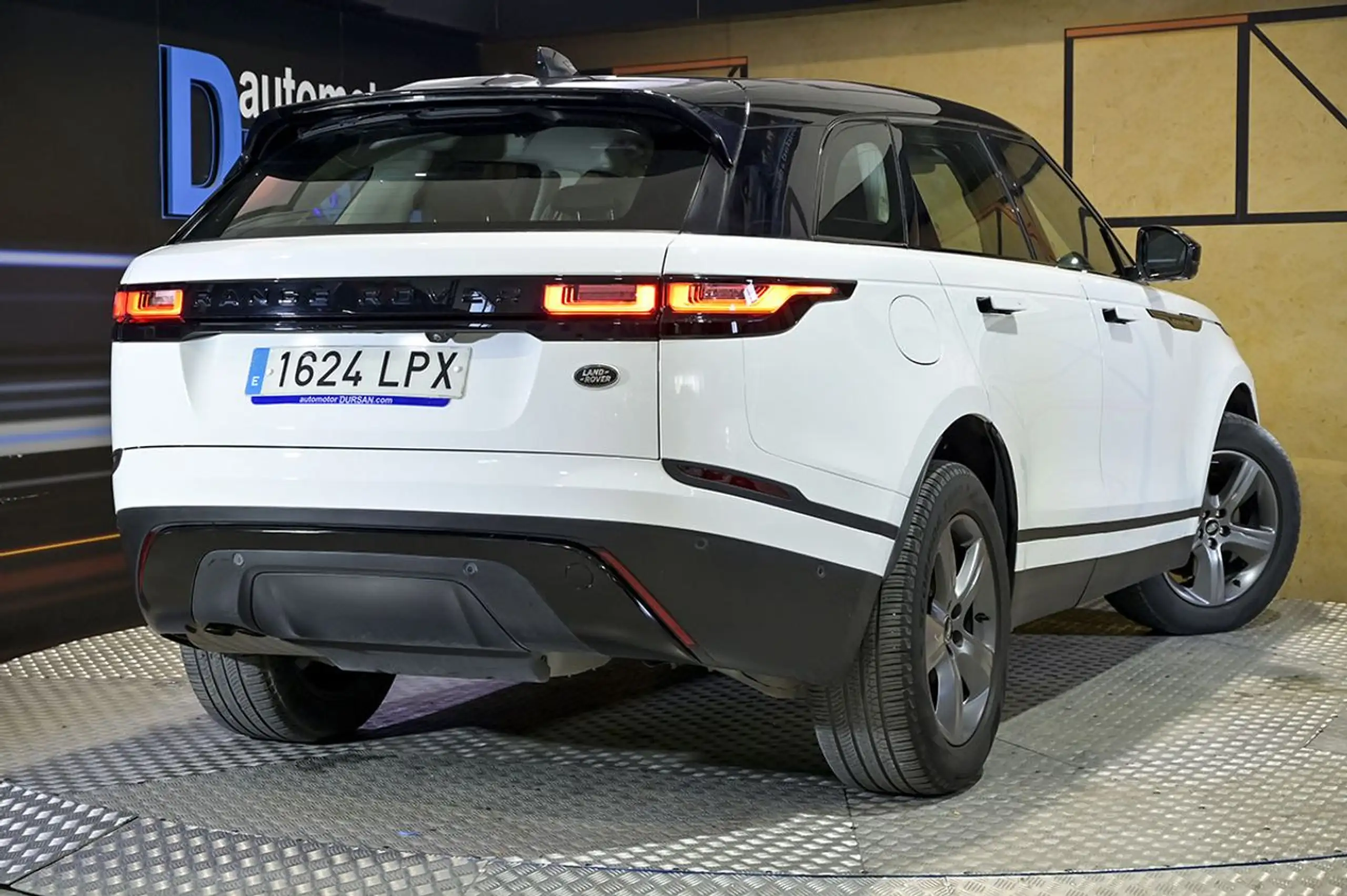 Land Rover - Range Rover Velar