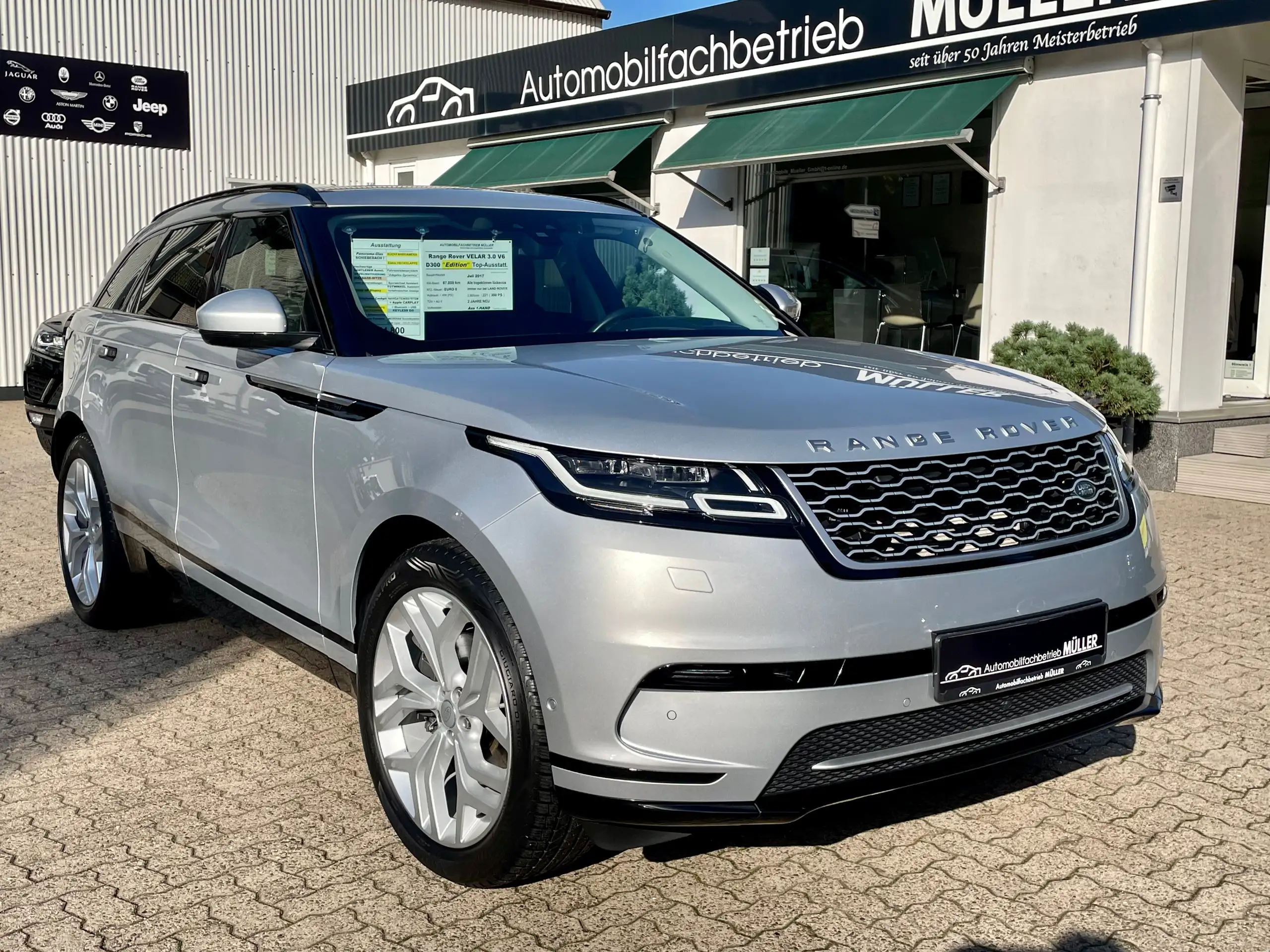 Land Rover - Range Rover Velar