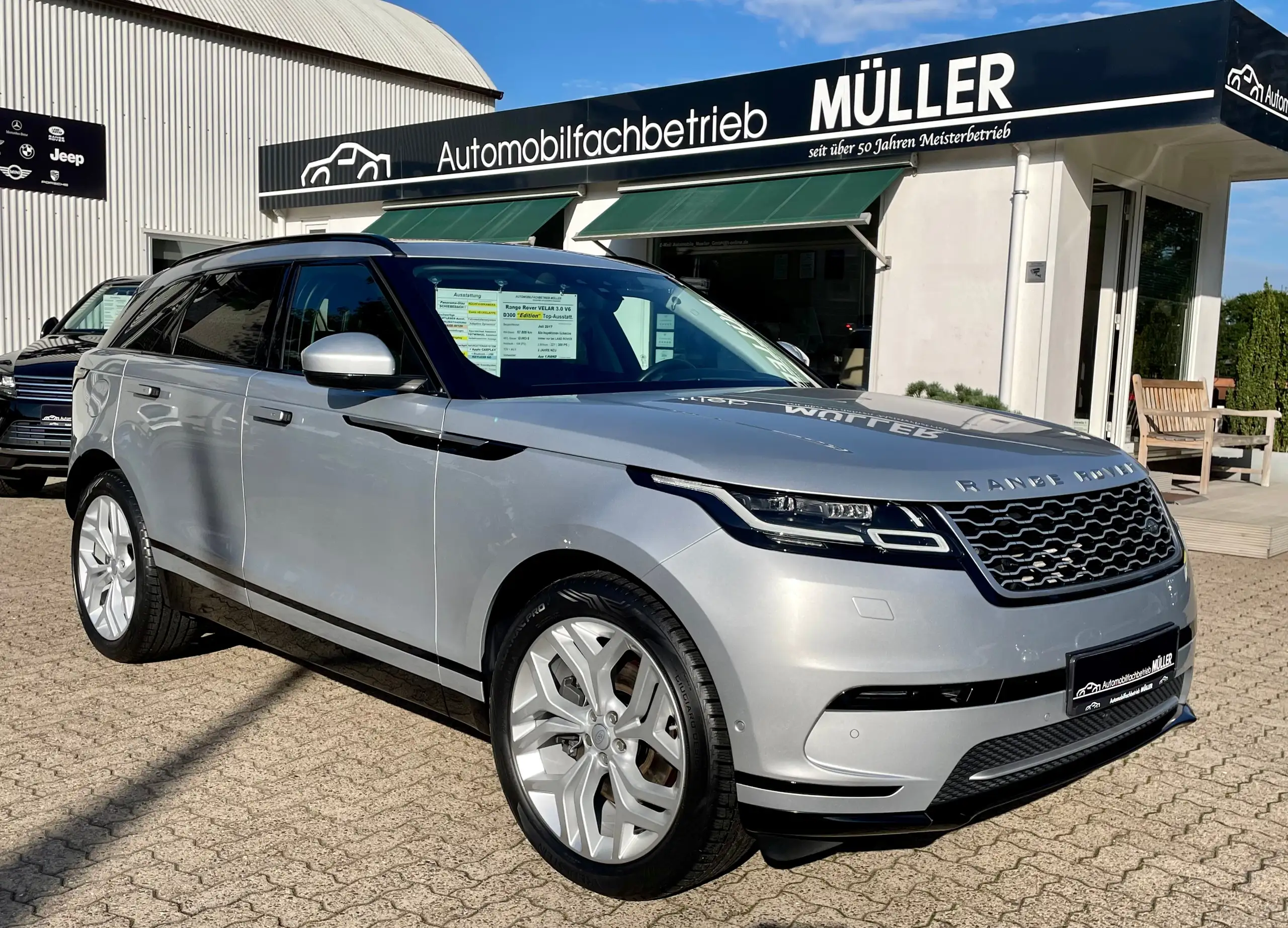 Land Rover - Range Rover Velar