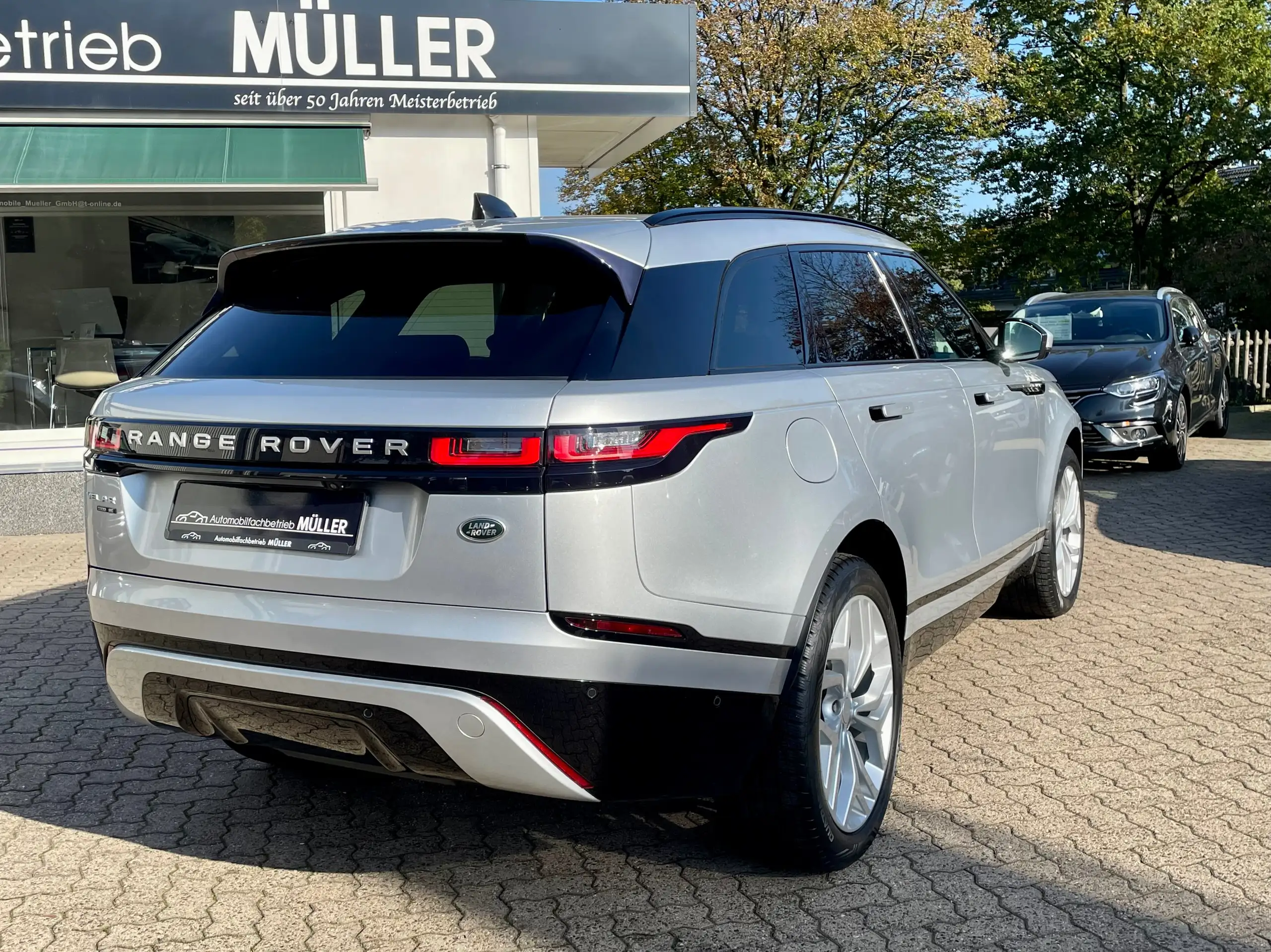 Land Rover - Range Rover Velar