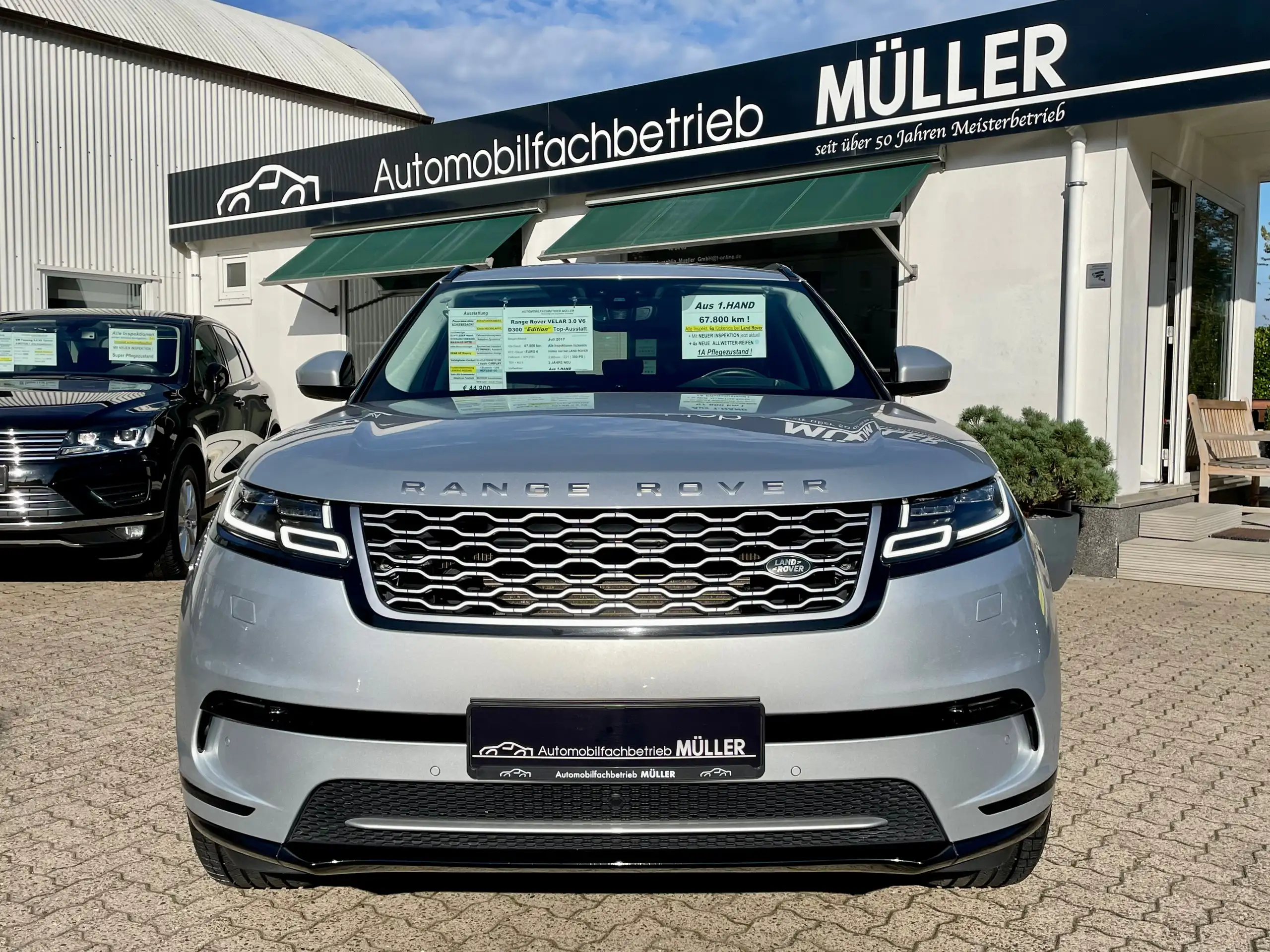 Land Rover - Range Rover Velar