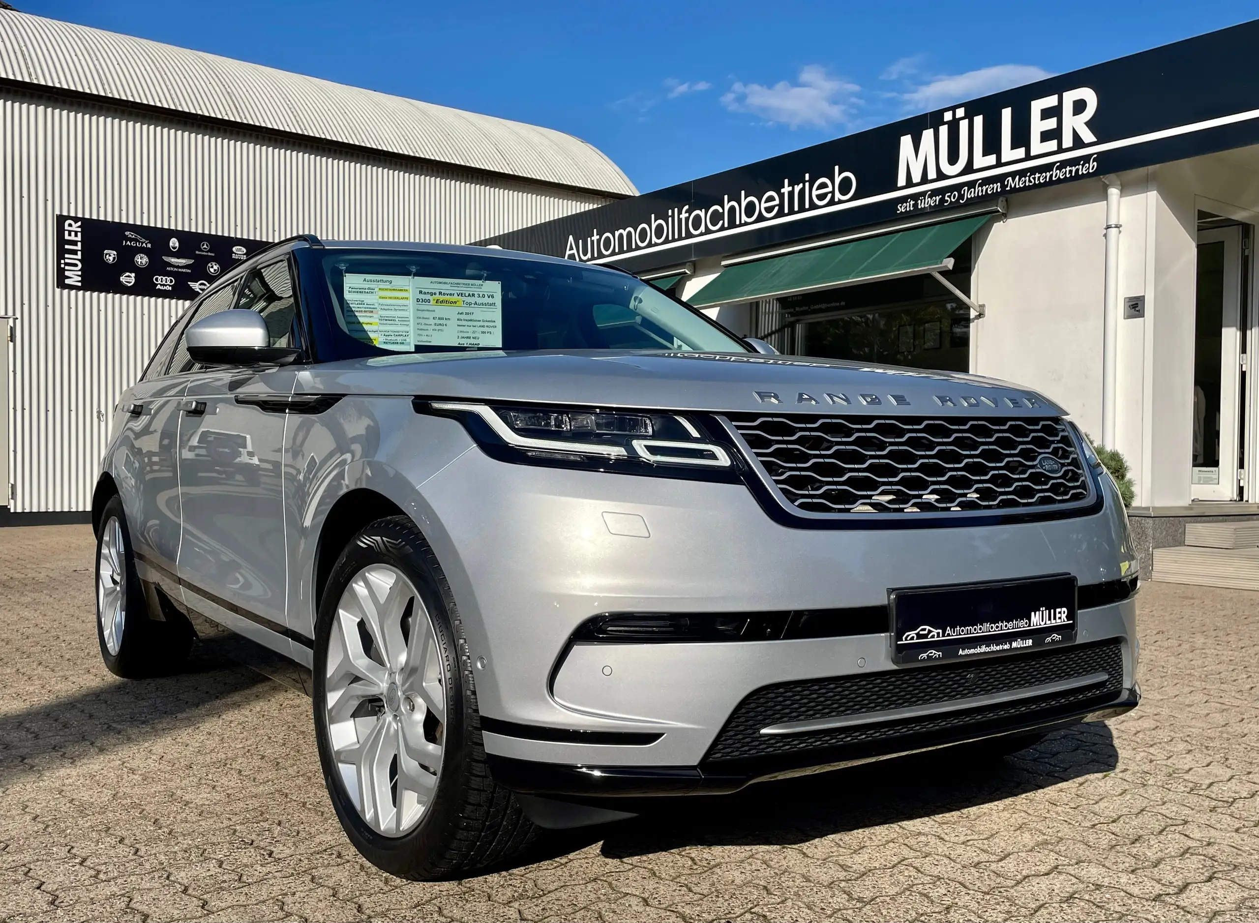 Land Rover - Range Rover Velar