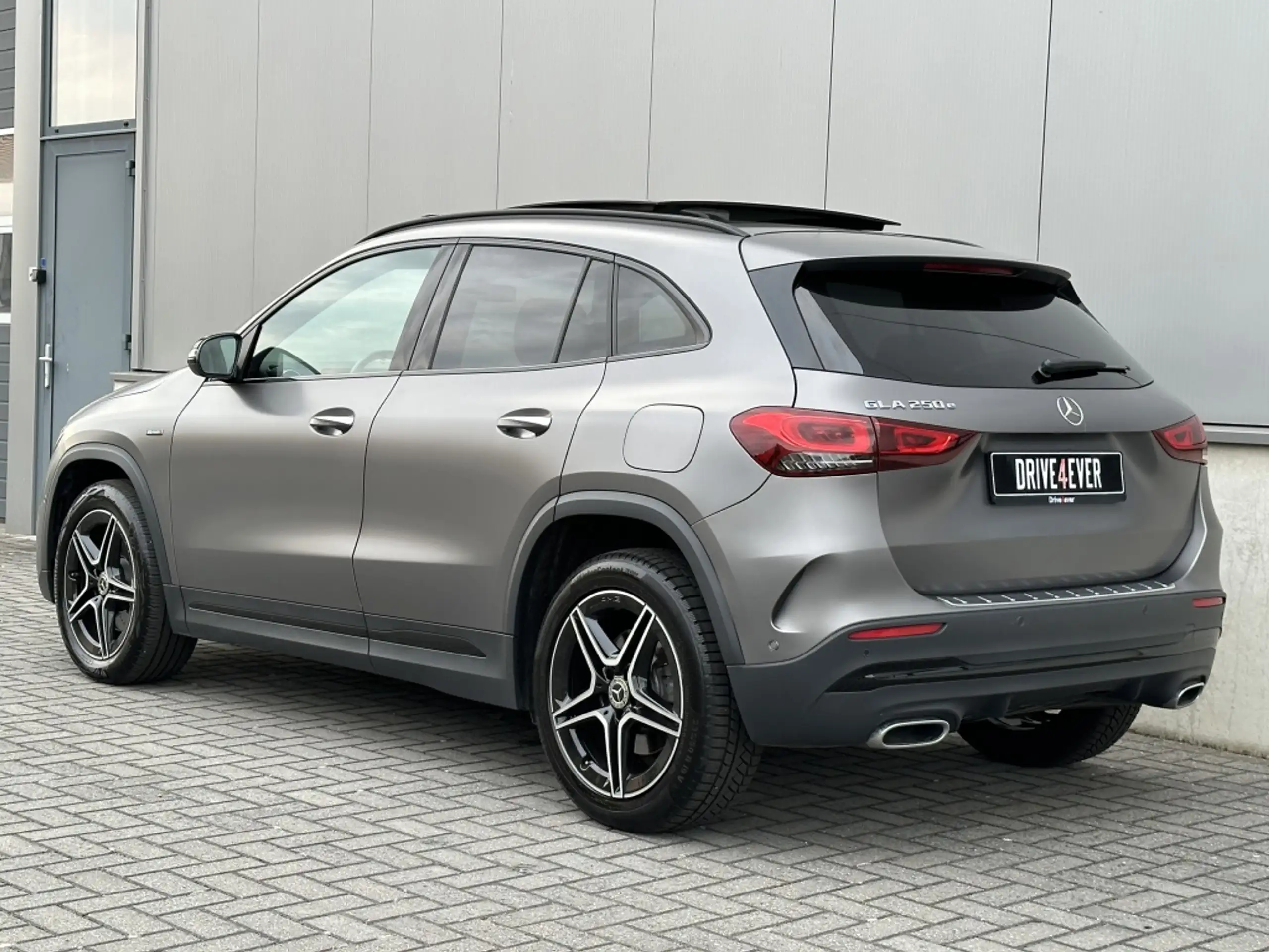 Mercedes-Benz - GLA 250