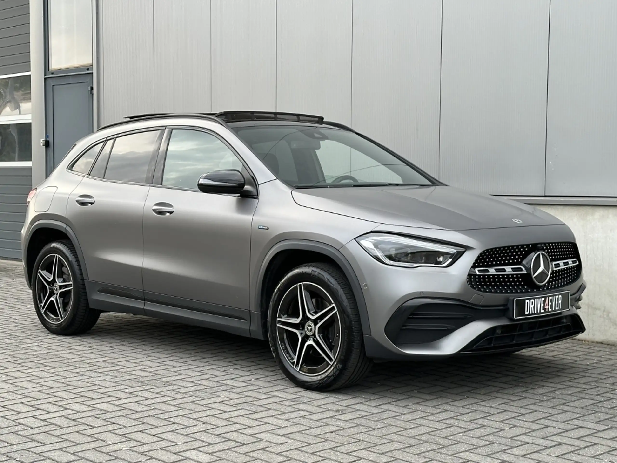 Mercedes-Benz - GLA 250