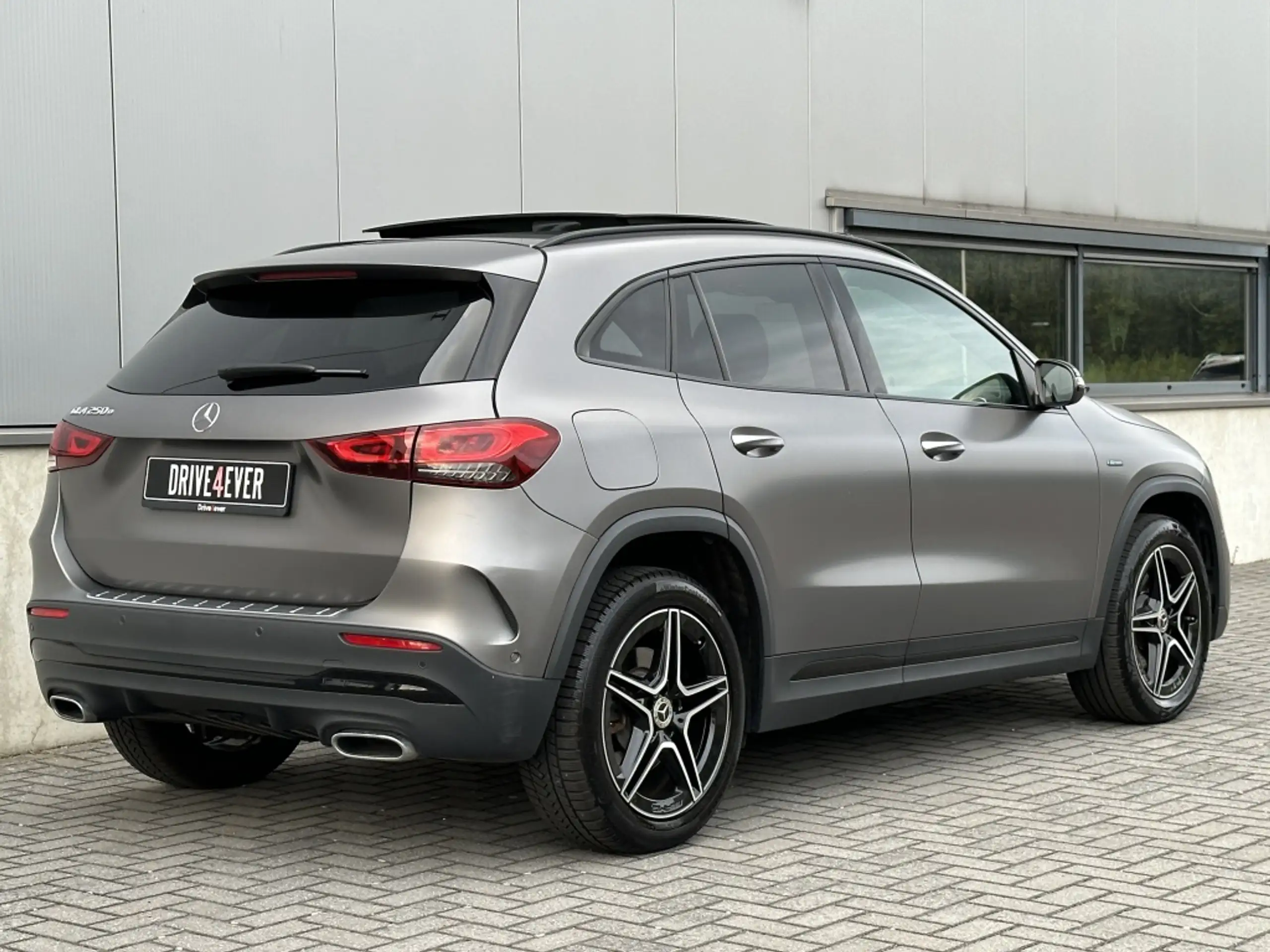 Mercedes-Benz - GLA 250