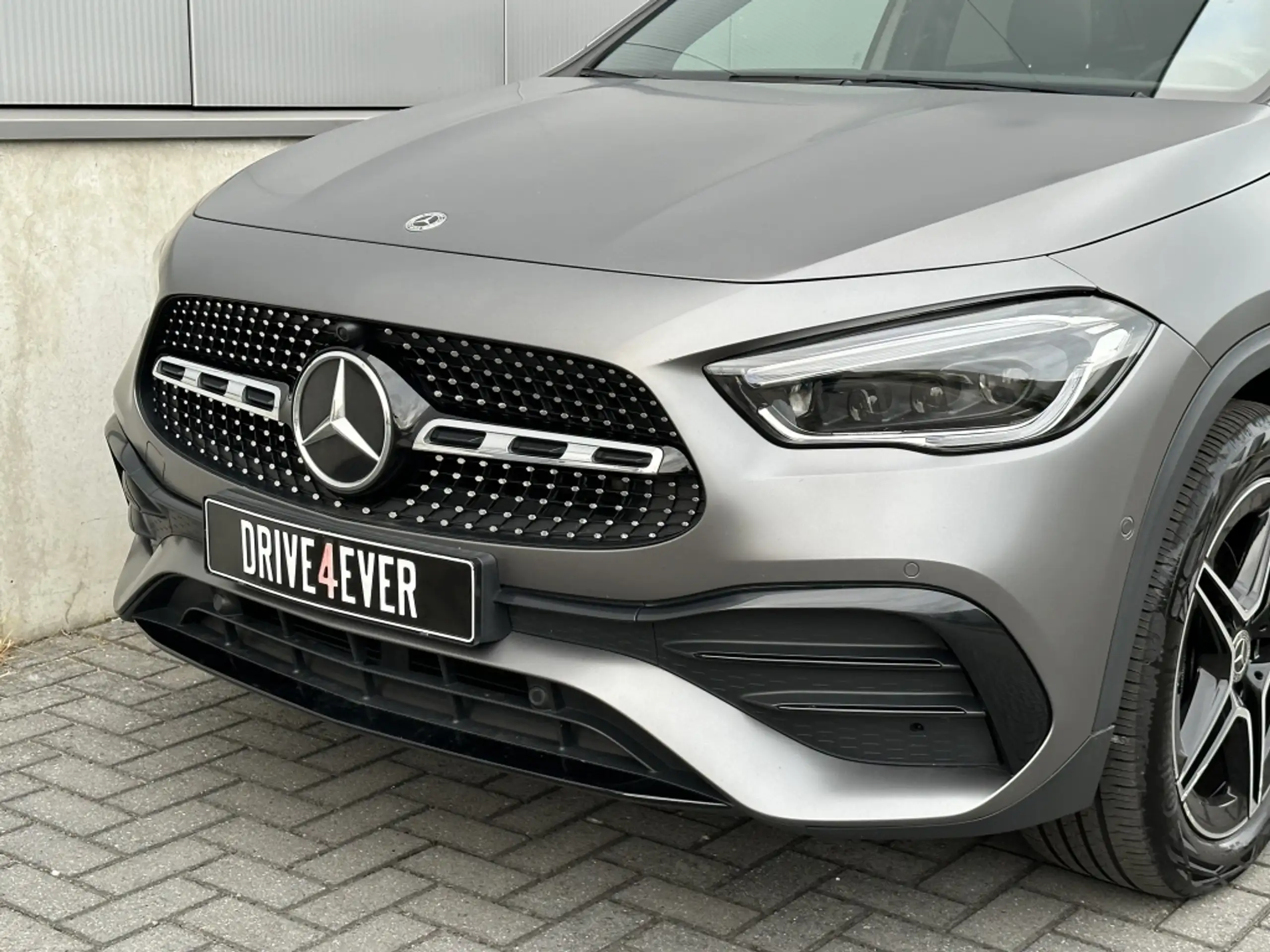 Mercedes-Benz - GLA 250