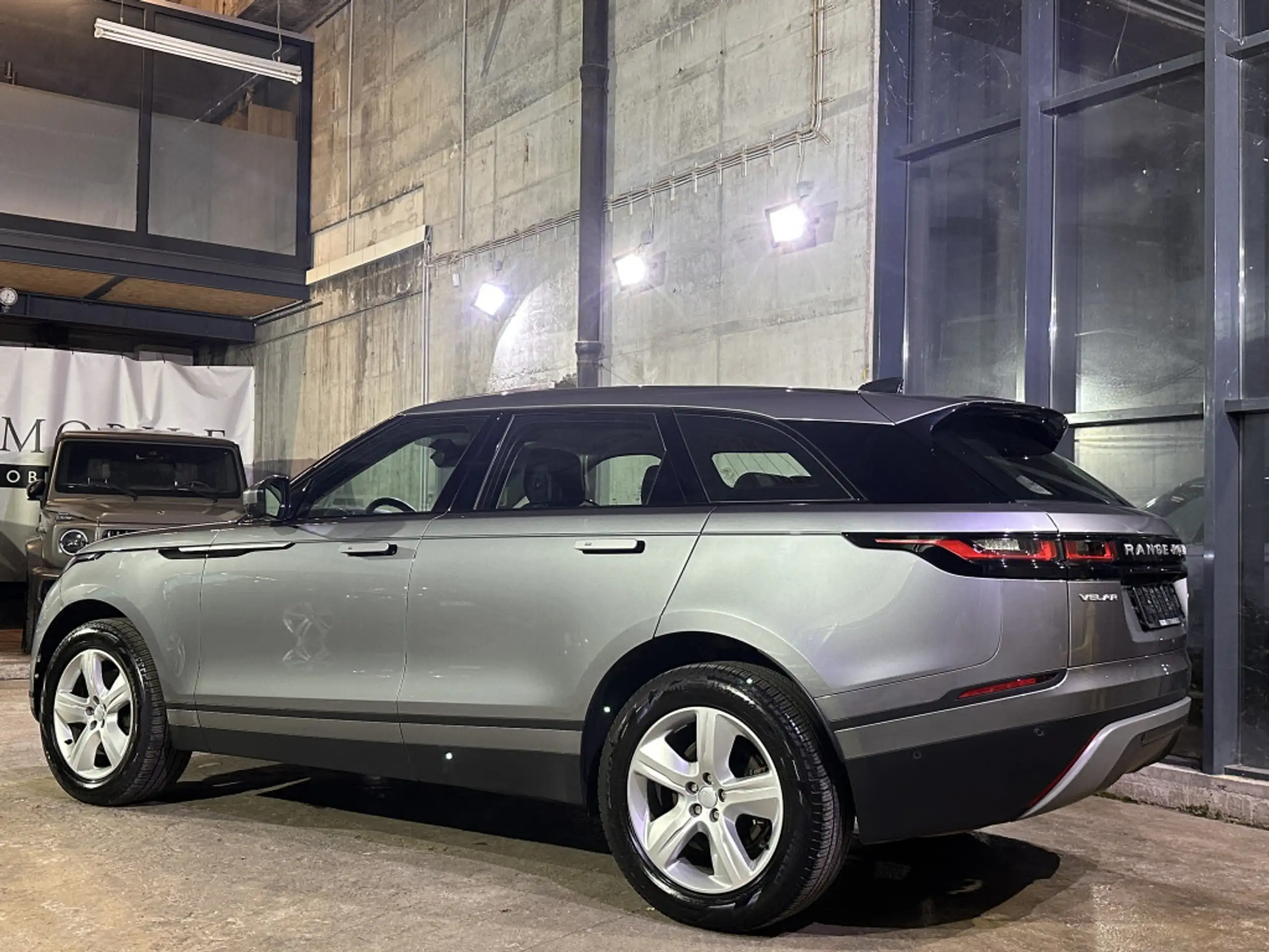 Land Rover - Range Rover Velar