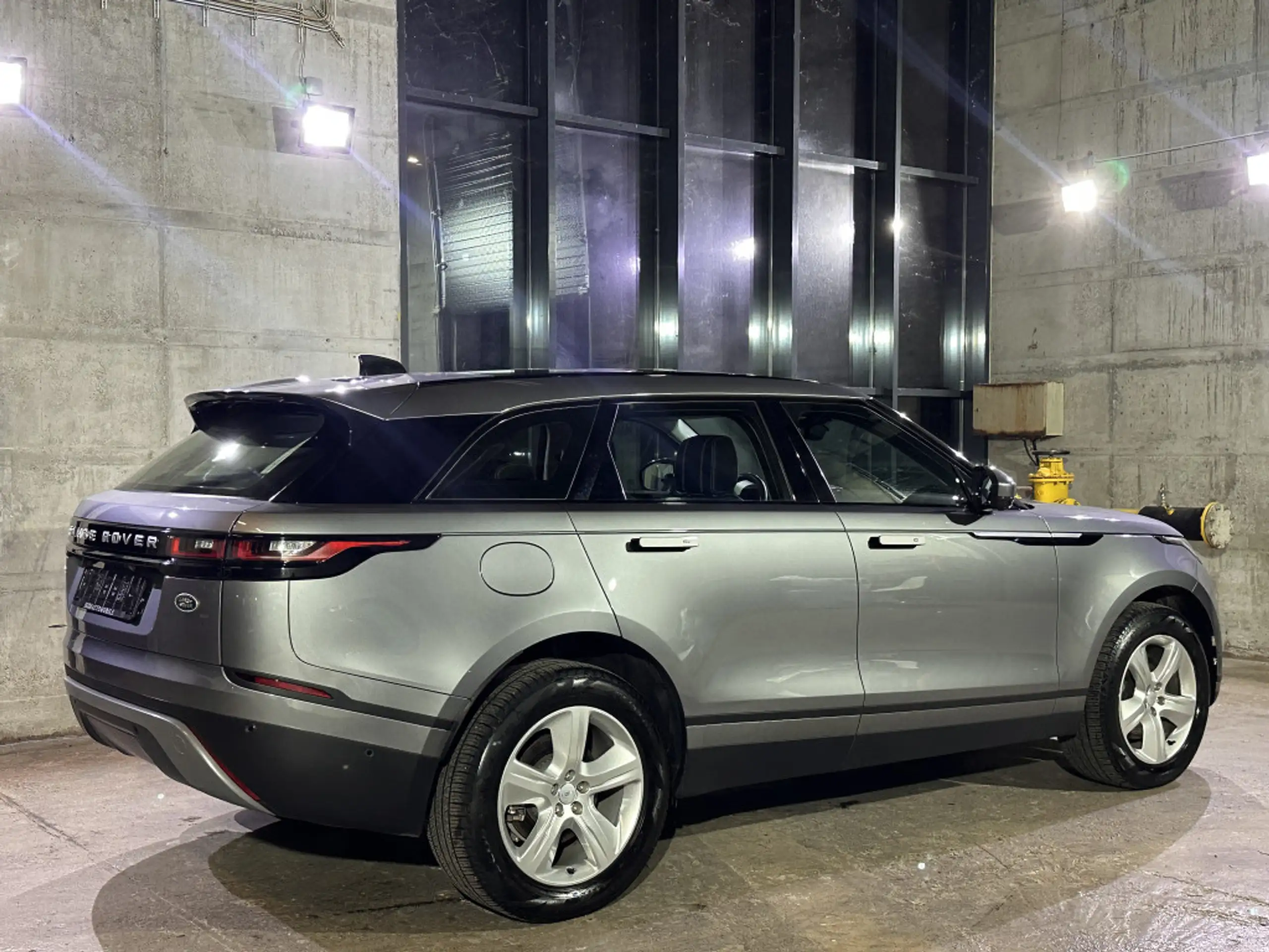 Land Rover - Range Rover Velar