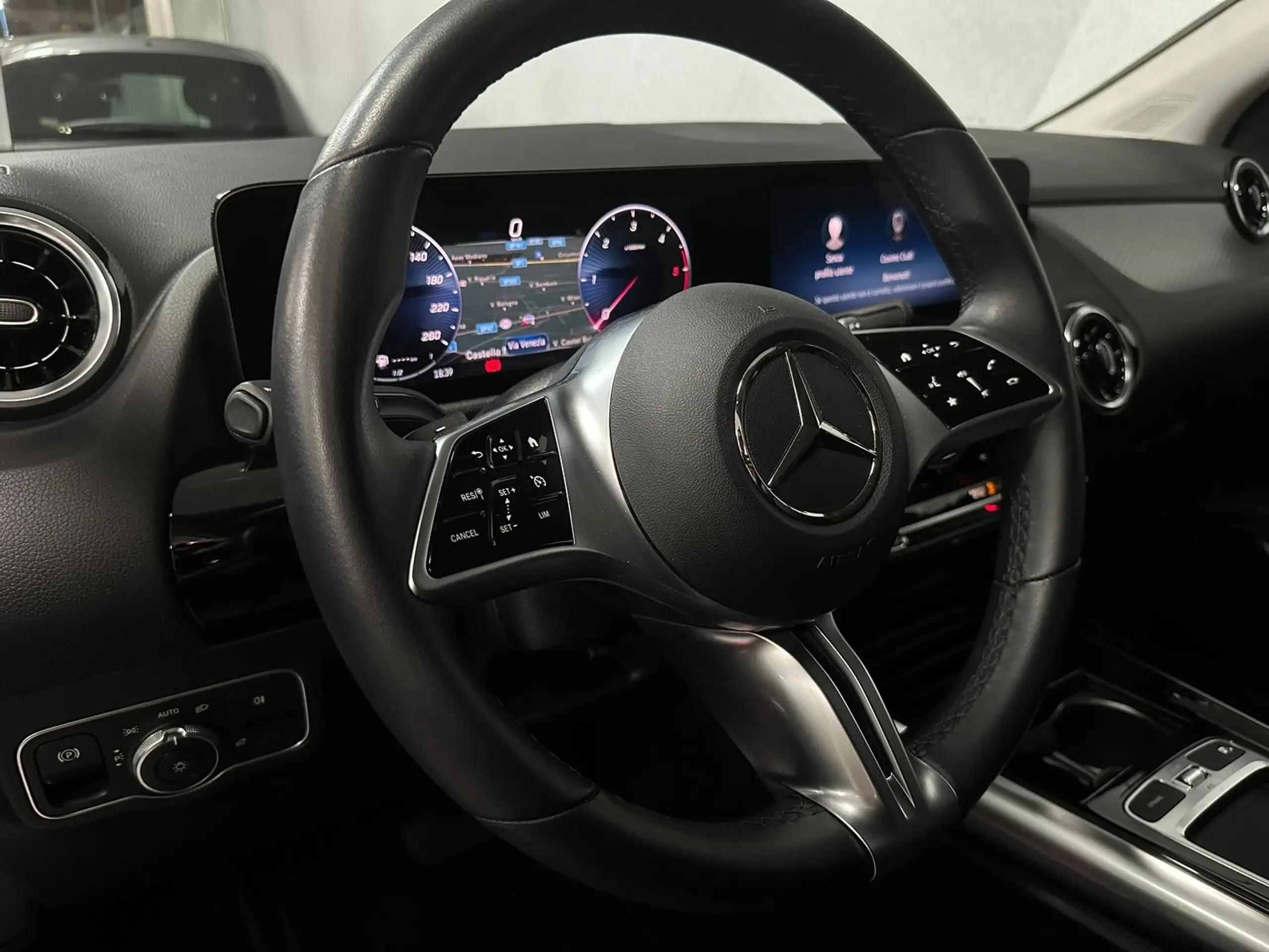 Mercedes-Benz - GLA 200