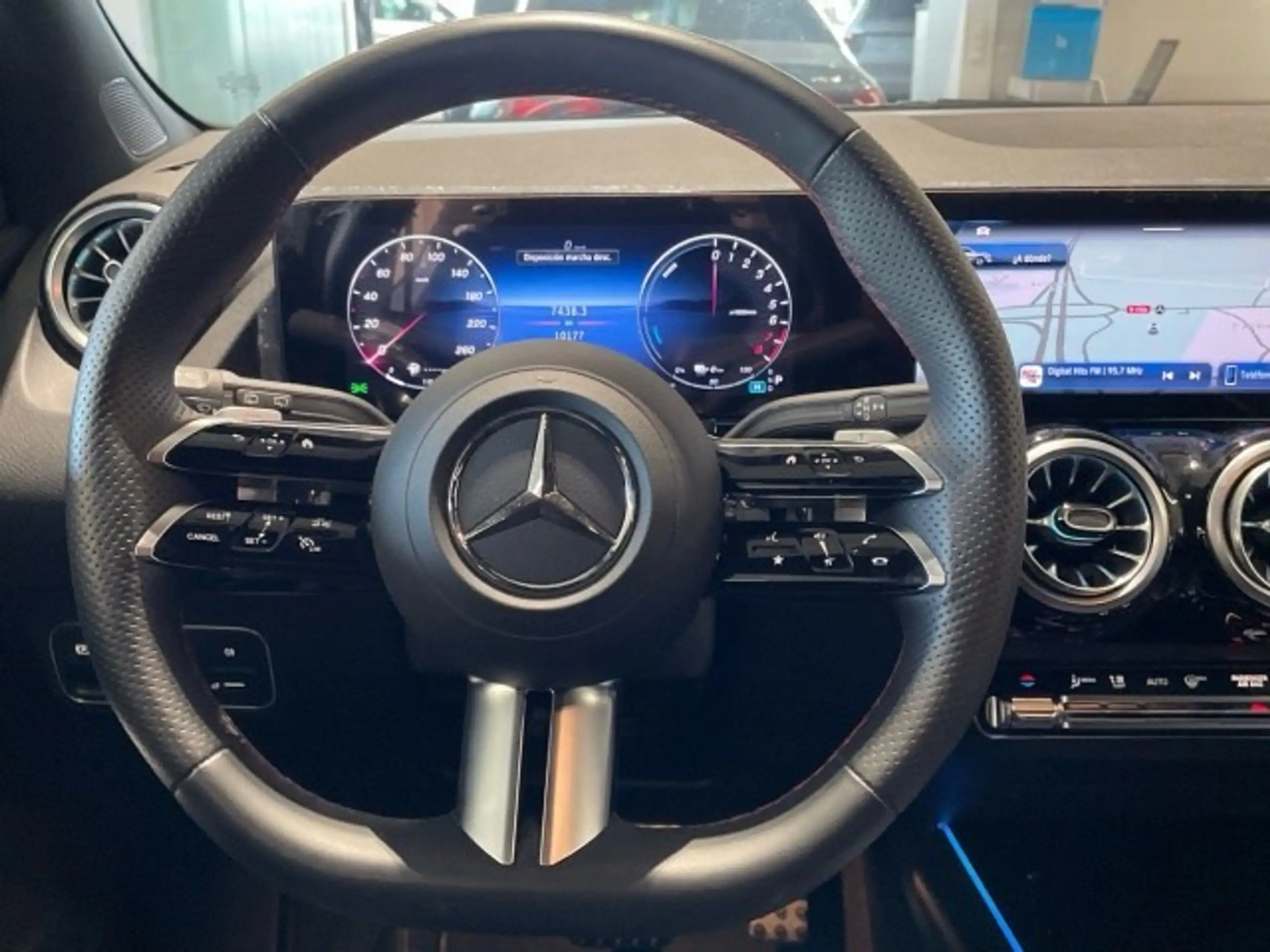 Mercedes-Benz - GLA 200