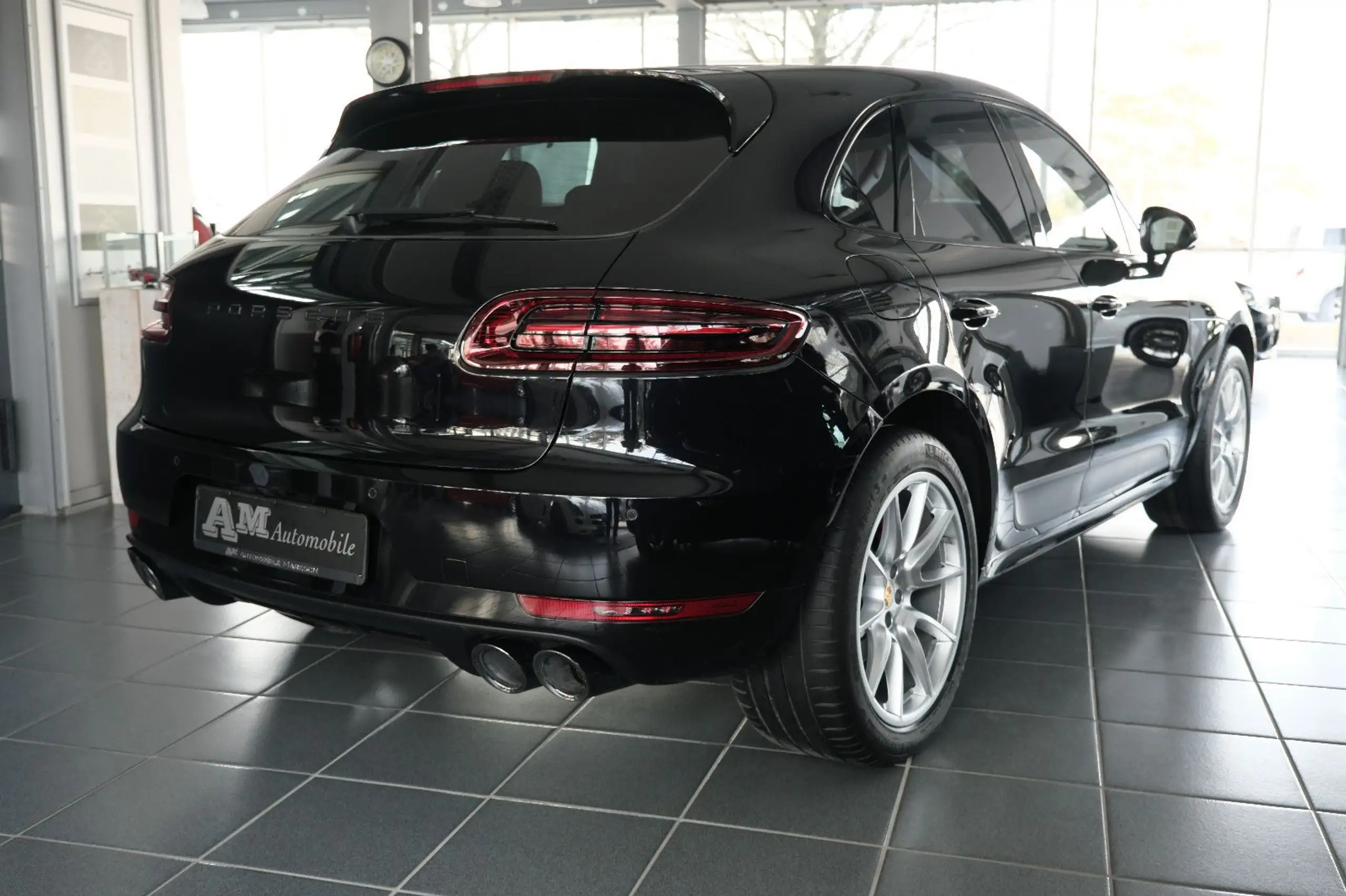 Porsche - Macan