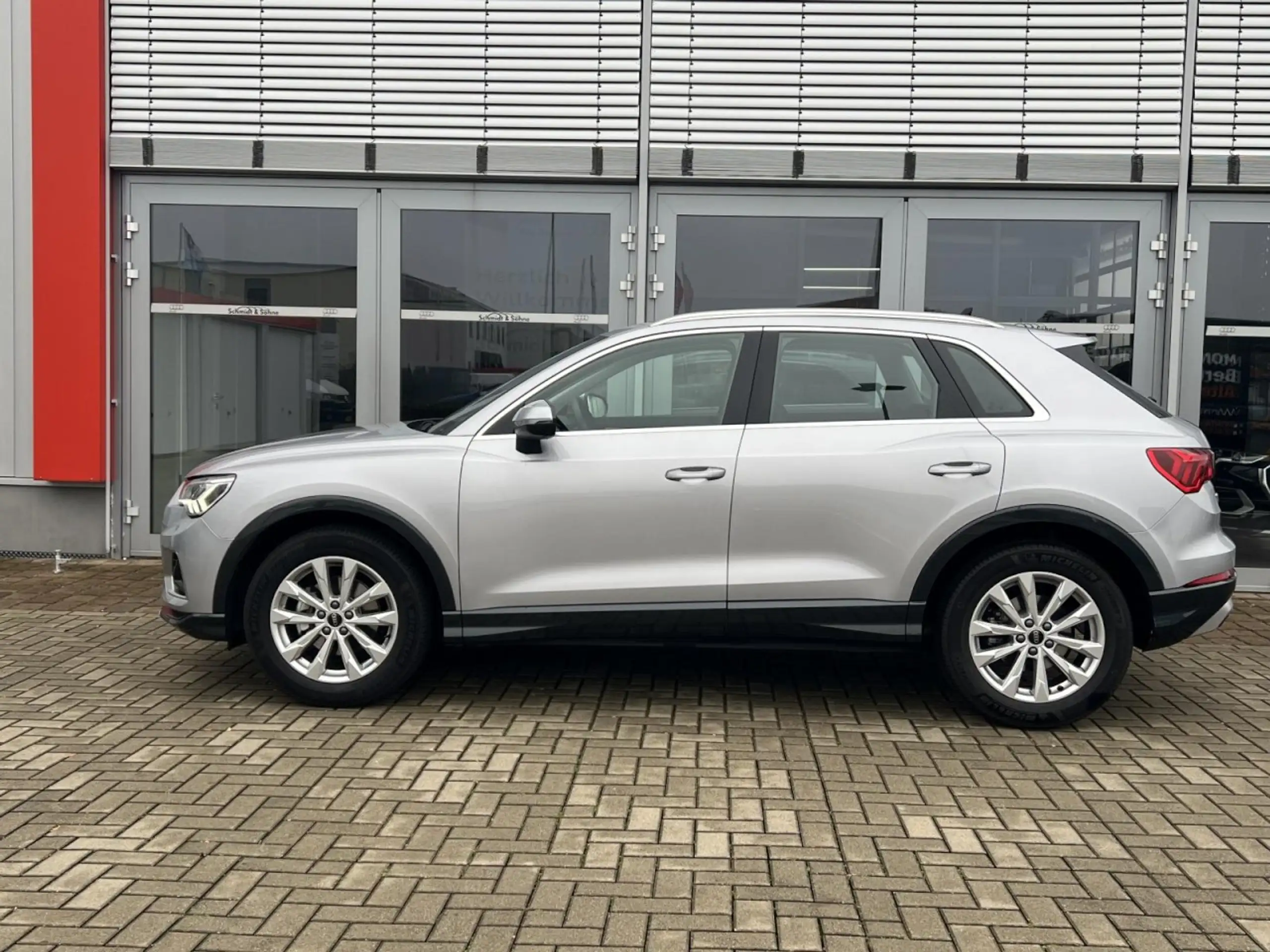 Audi - Q3