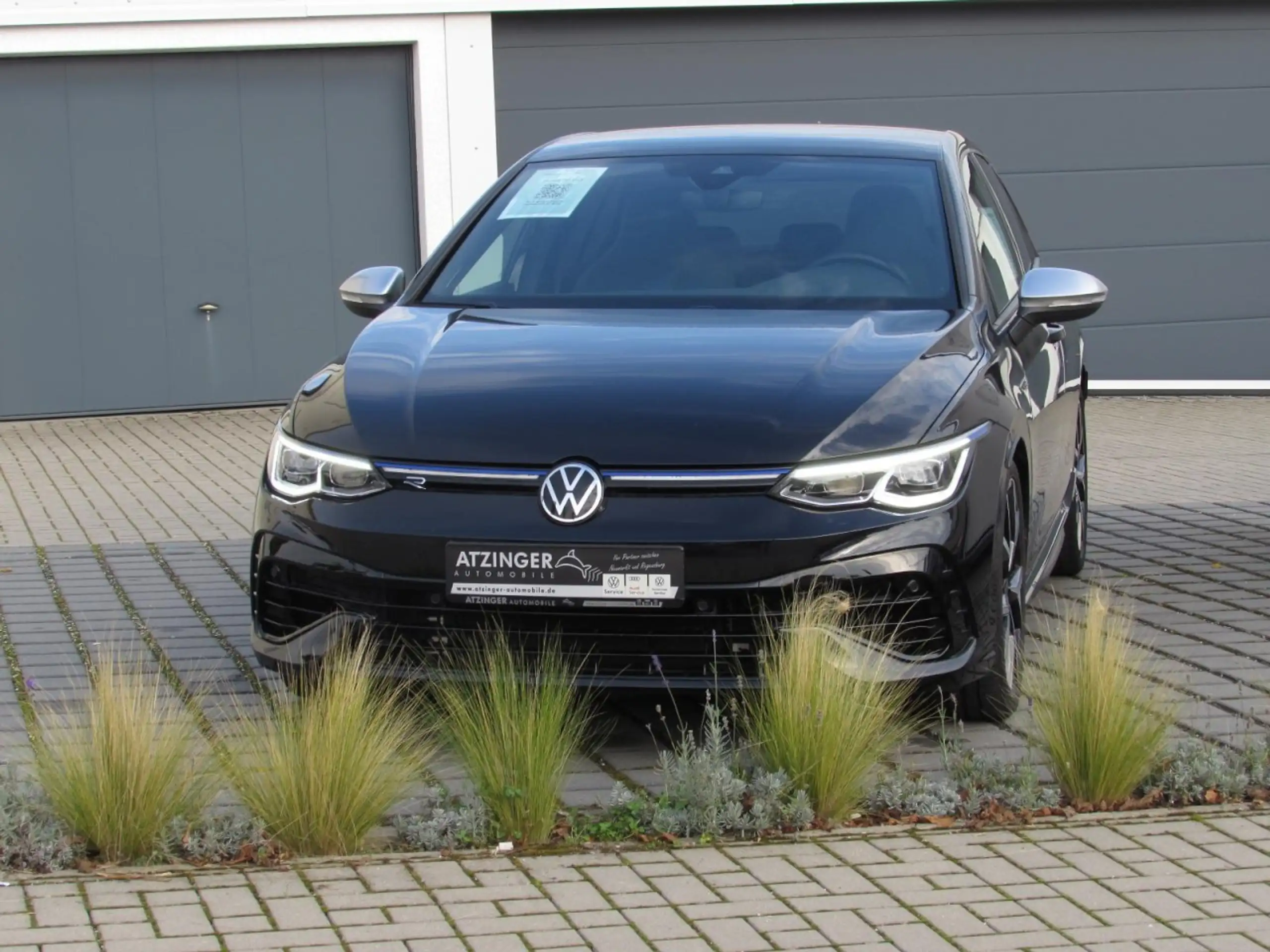 Volkswagen - Golf R