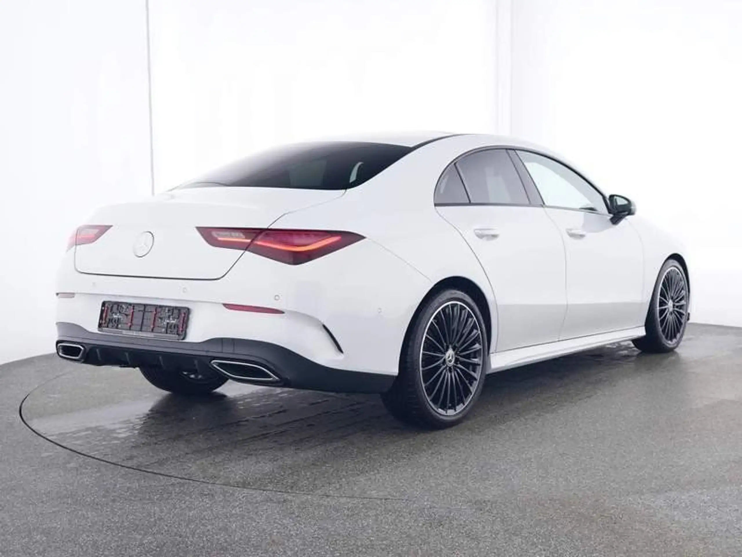 Mercedes-Benz - CLA 200