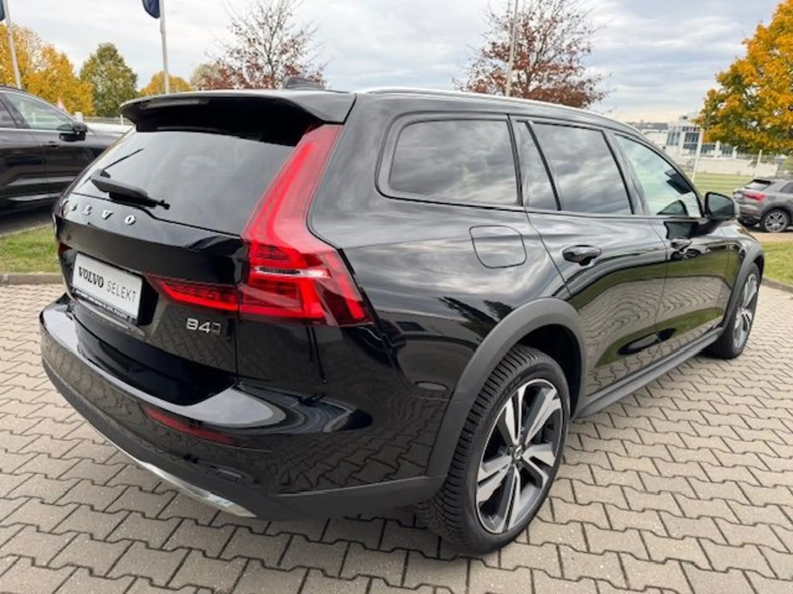 Volvo - V60 Cross Country