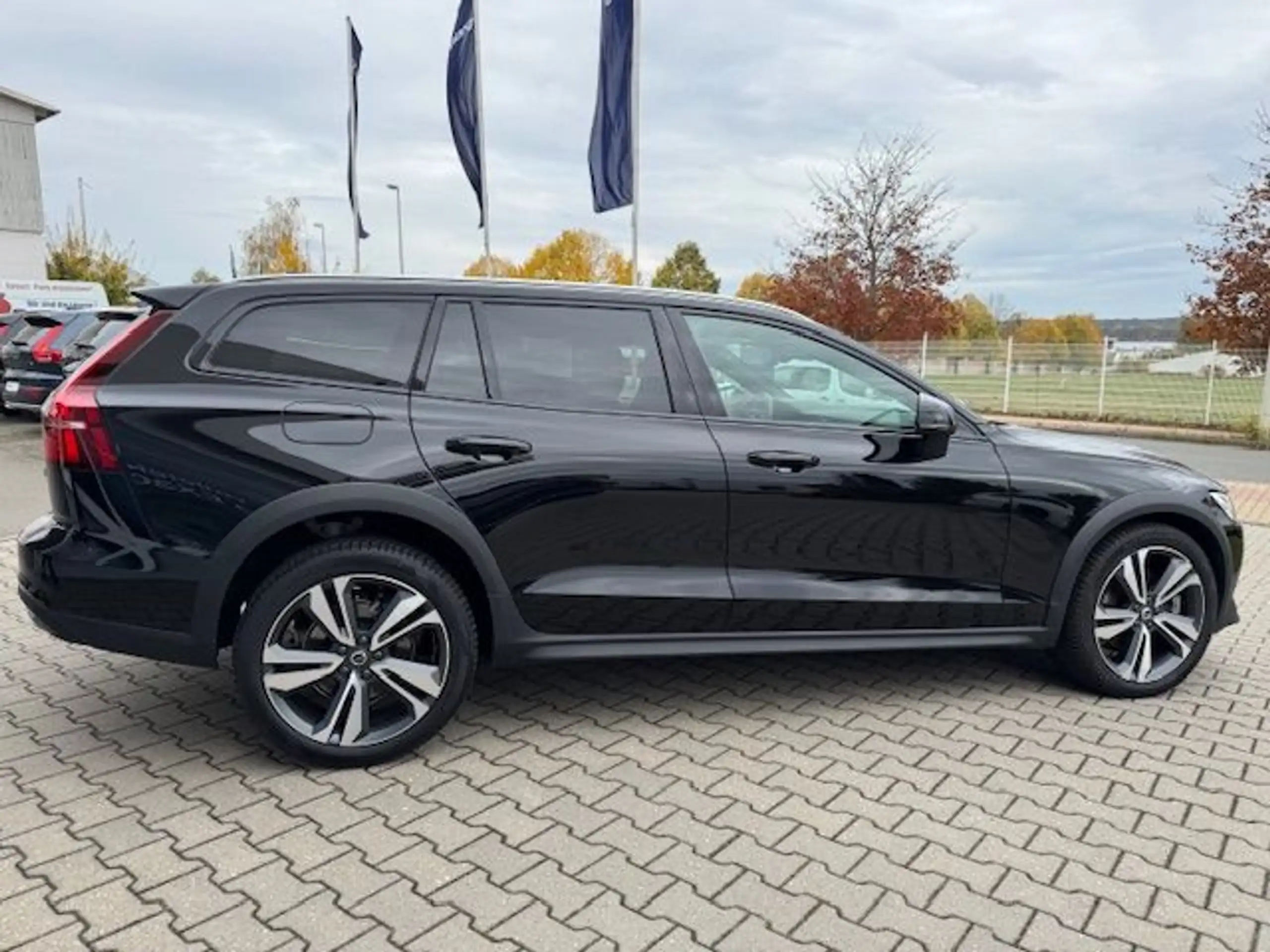 Volvo - V60 Cross Country