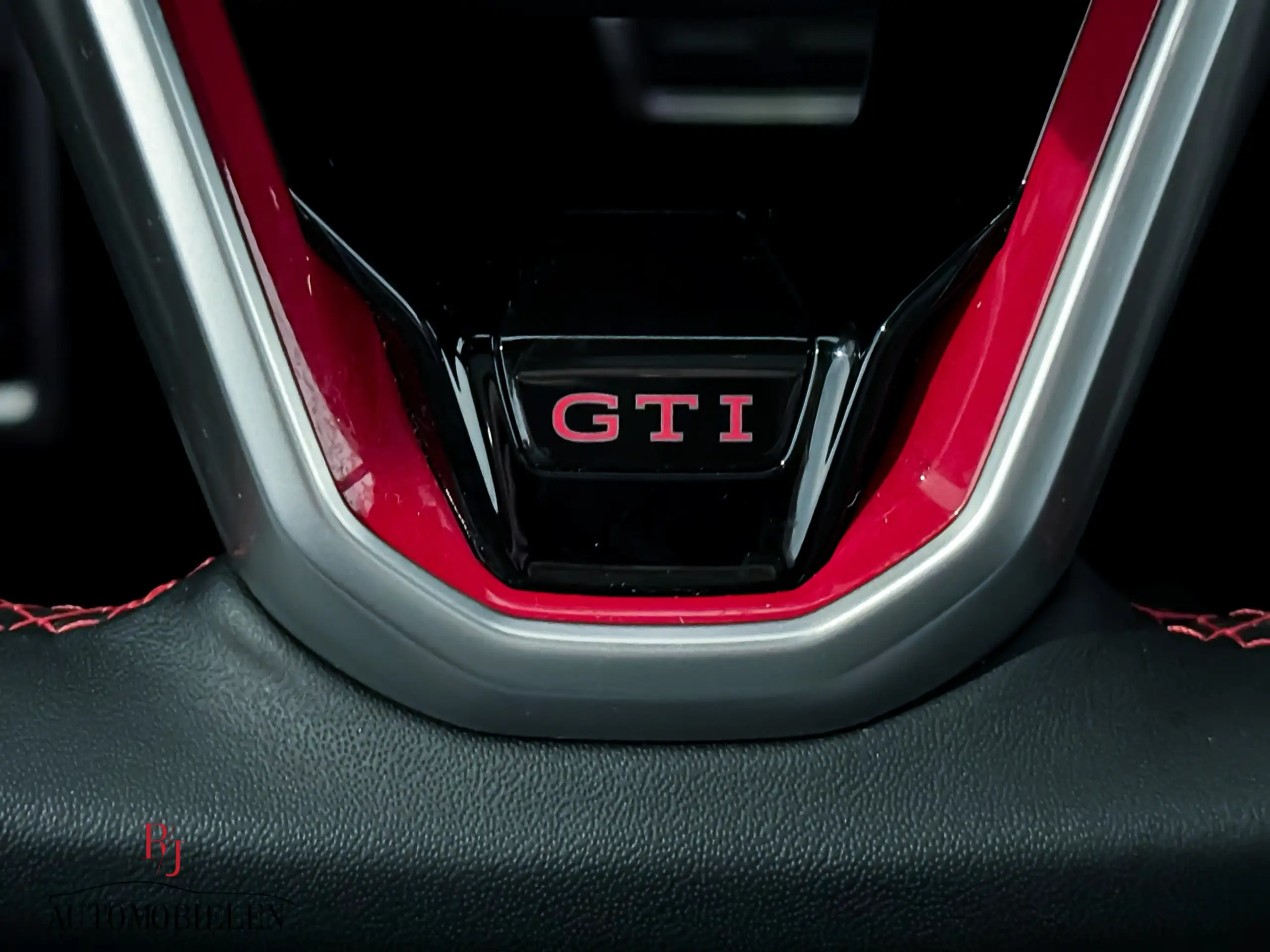 Volkswagen - Golf GTI