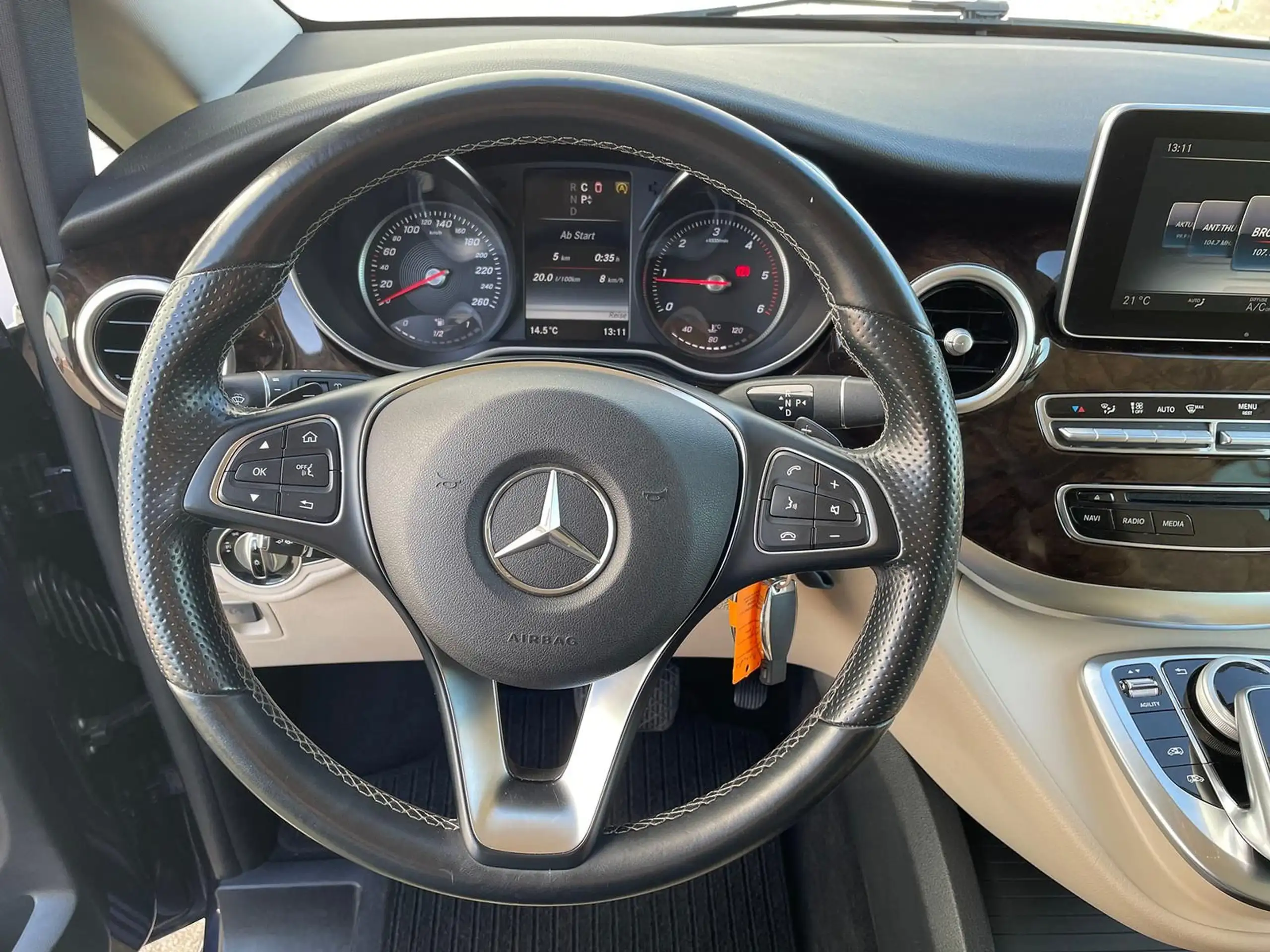 Mercedes-Benz - V 250