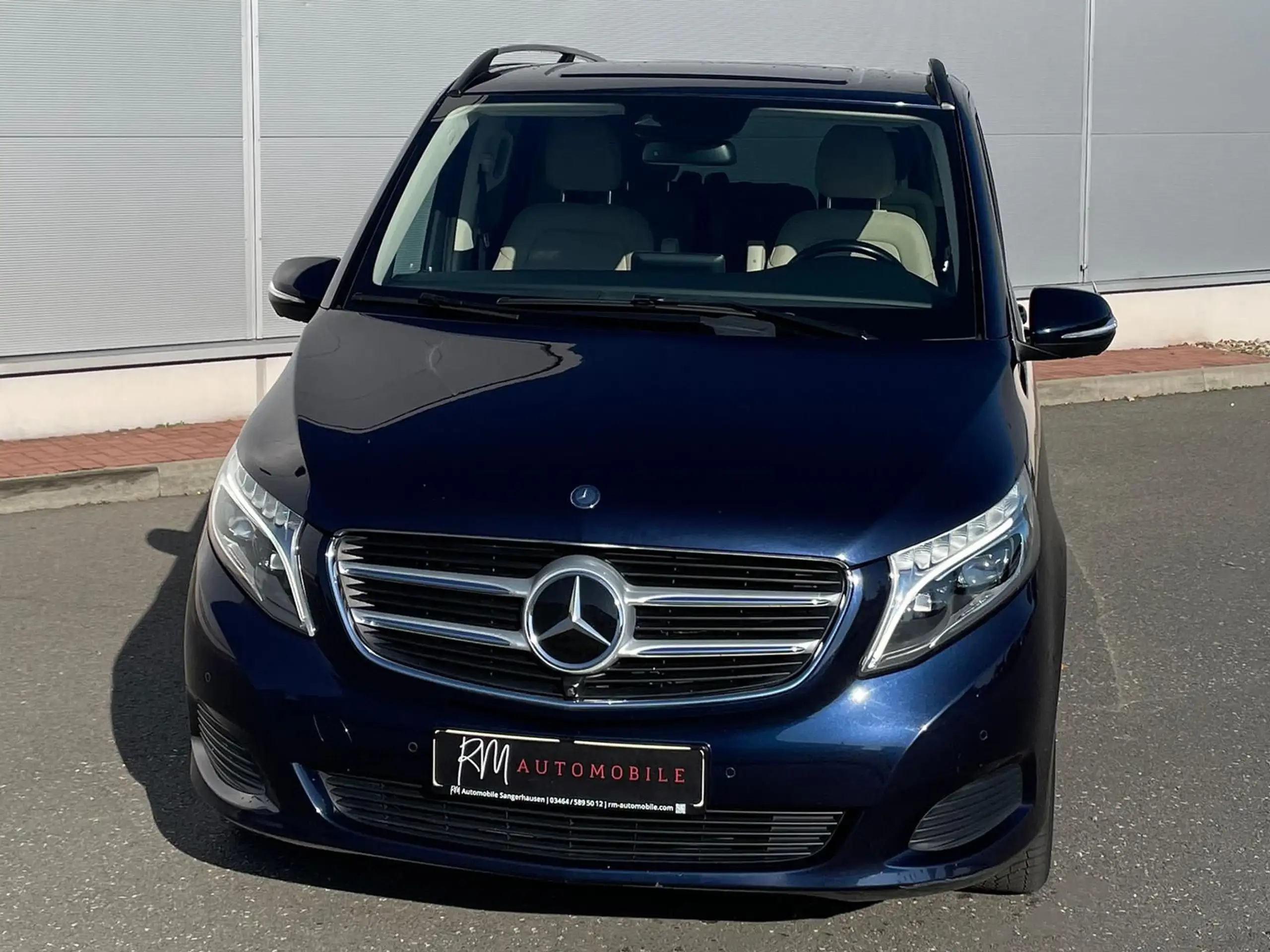 Mercedes-Benz - V 250