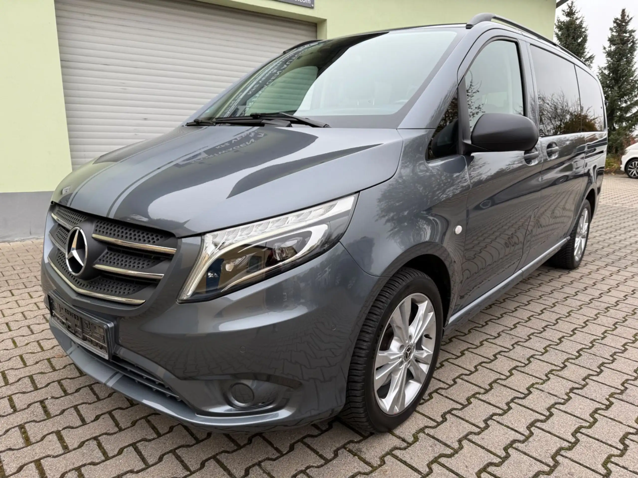 Mercedes-Benz - Vito