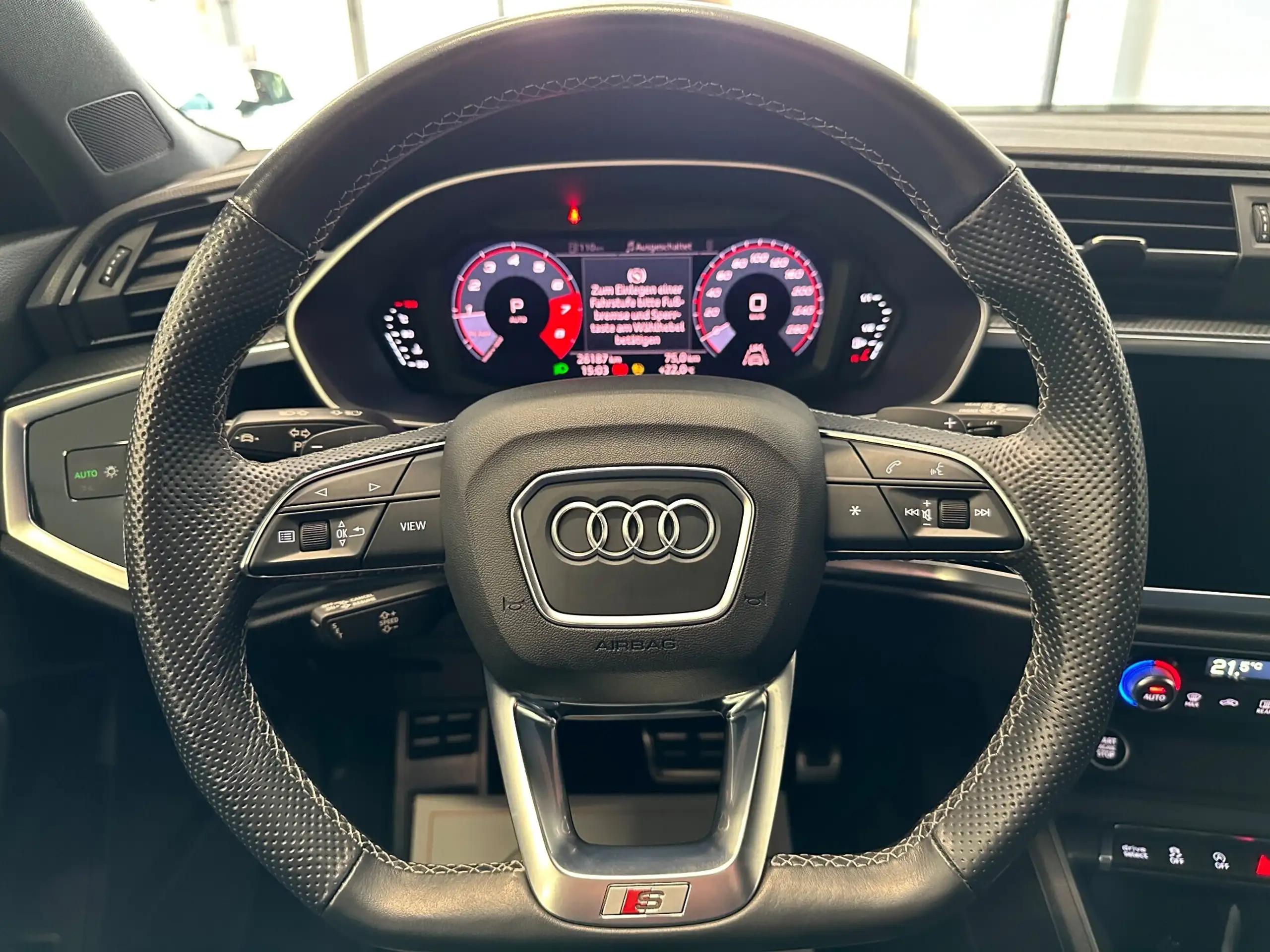 Audi - Q3