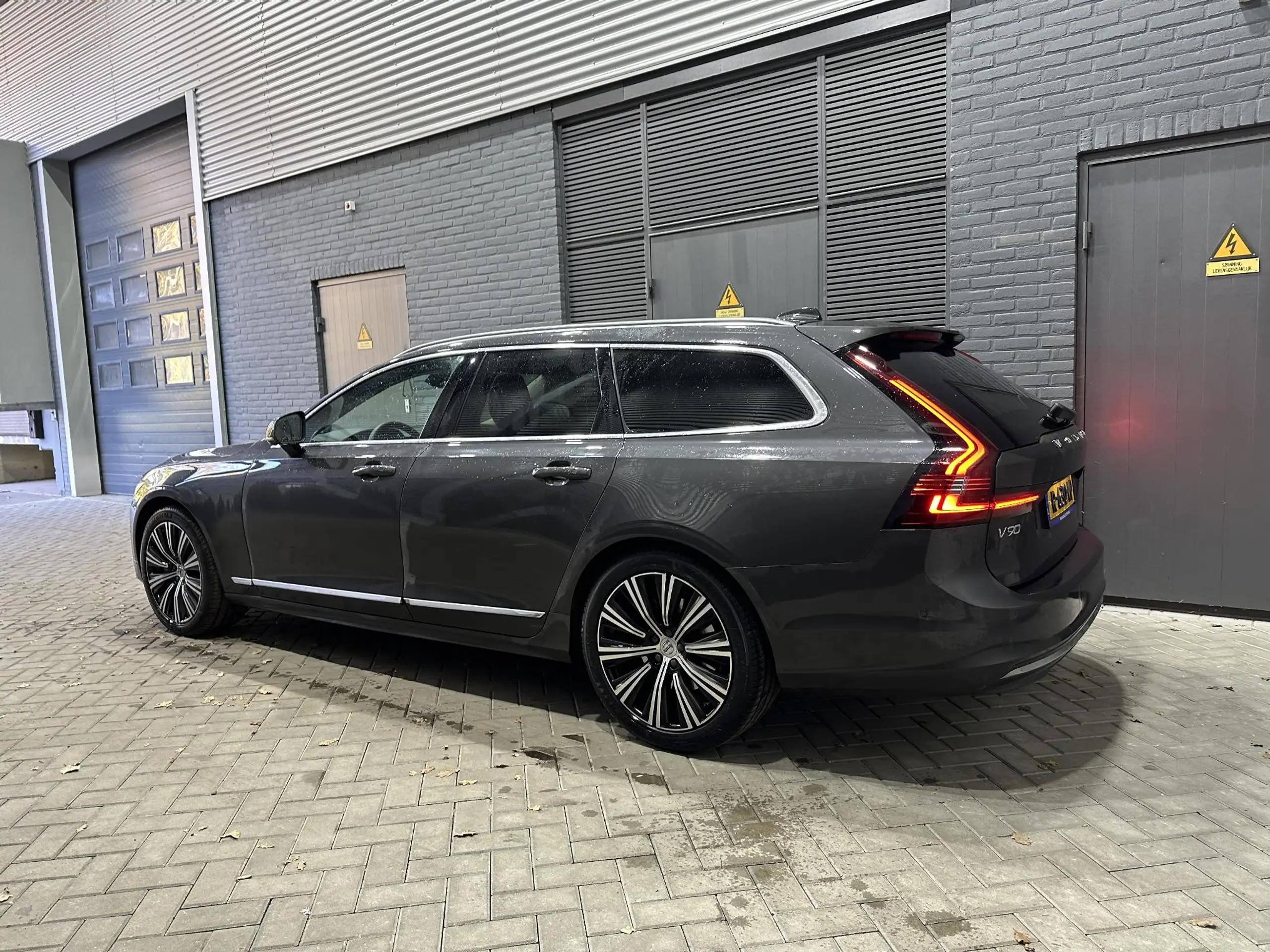 Volvo - V90