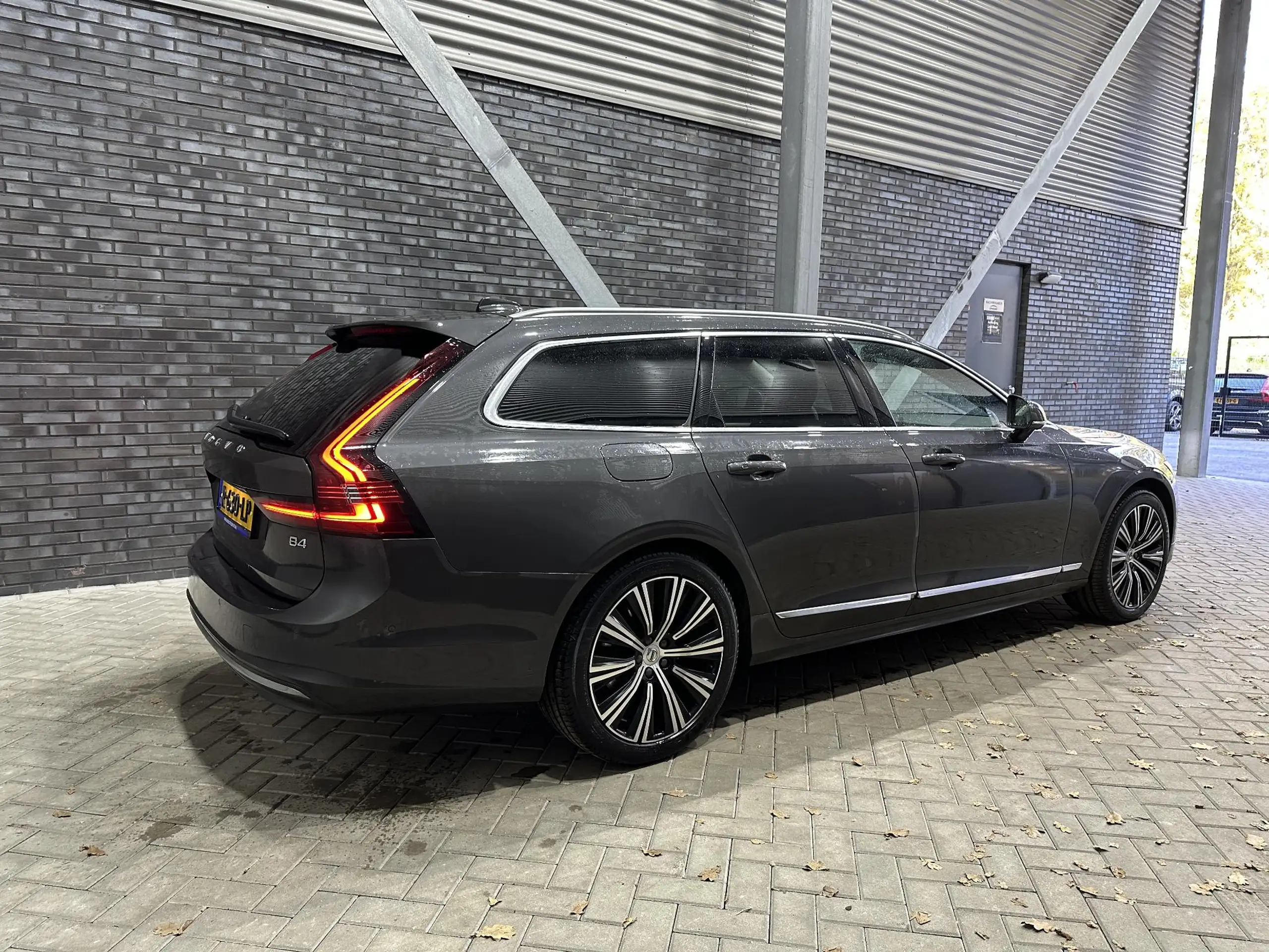 Volvo - V90