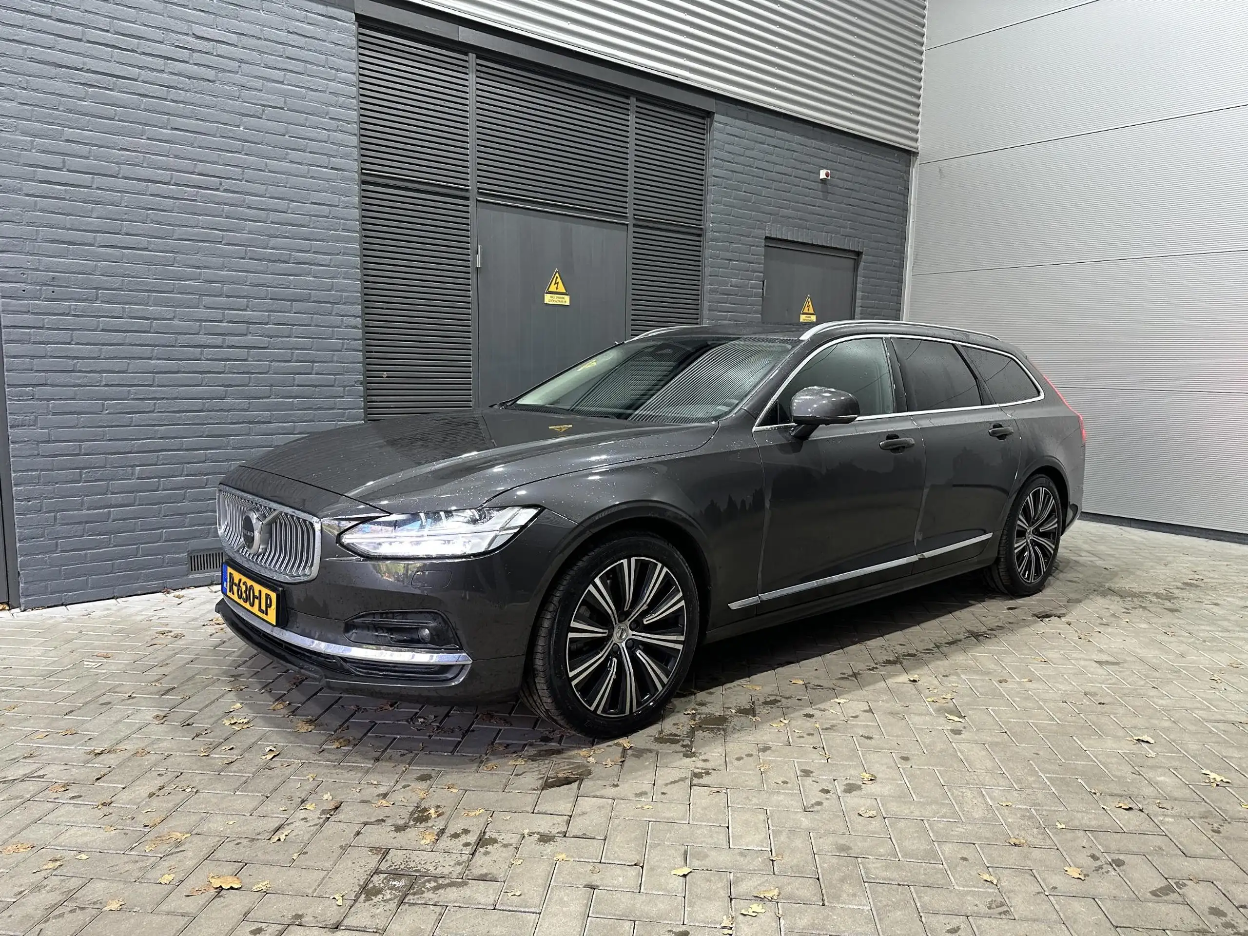 Volvo - V90