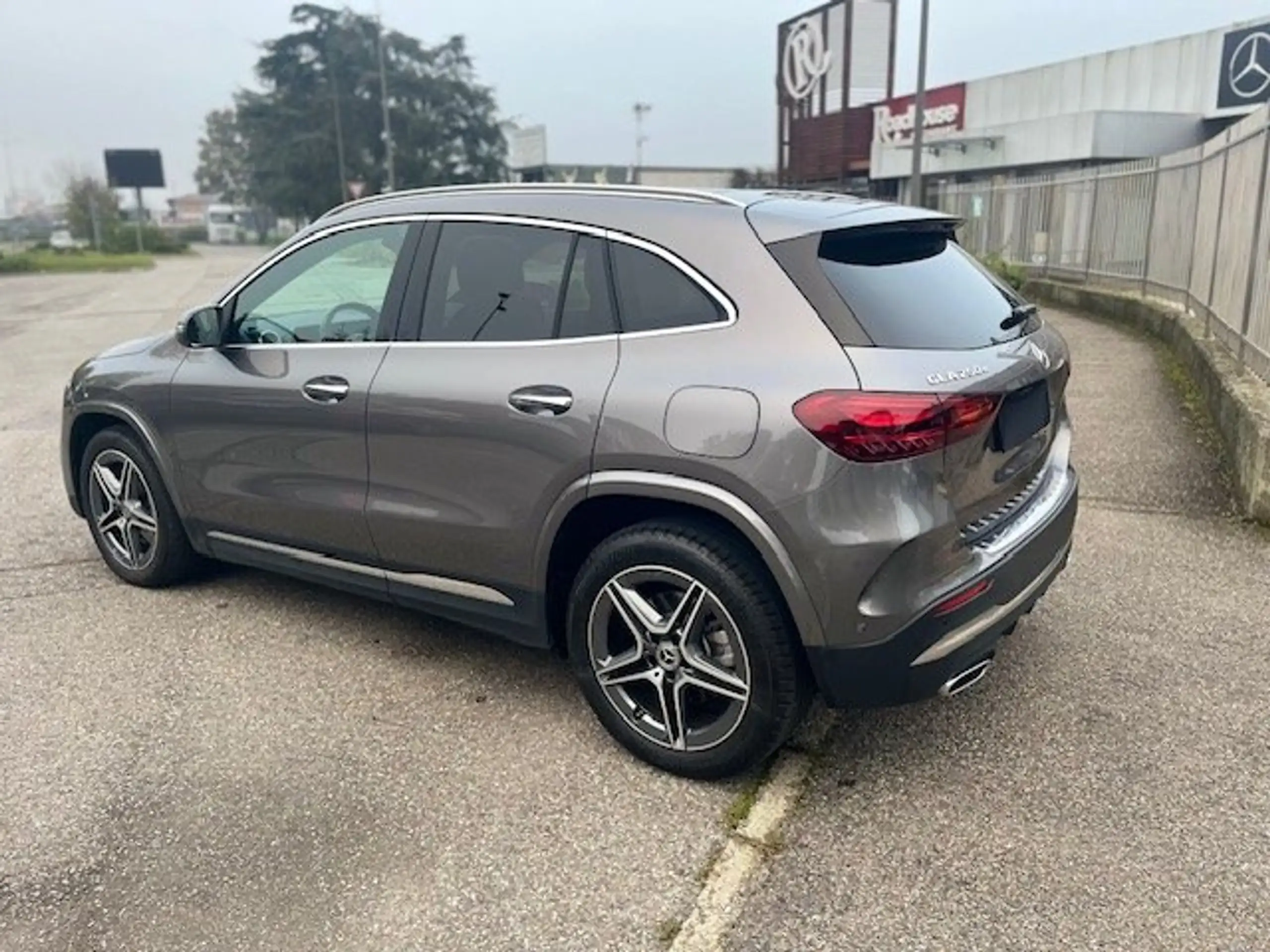 Mercedes-Benz - GLA 250