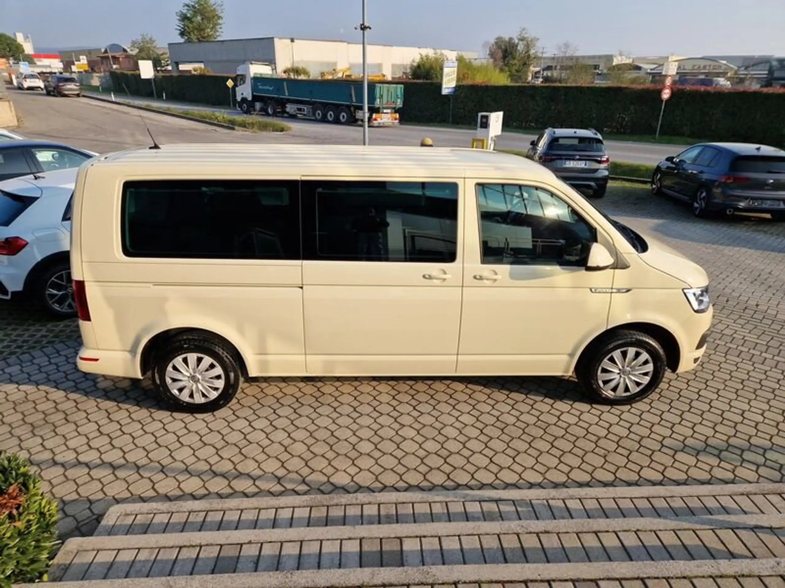 Volkswagen - T6 Caravelle