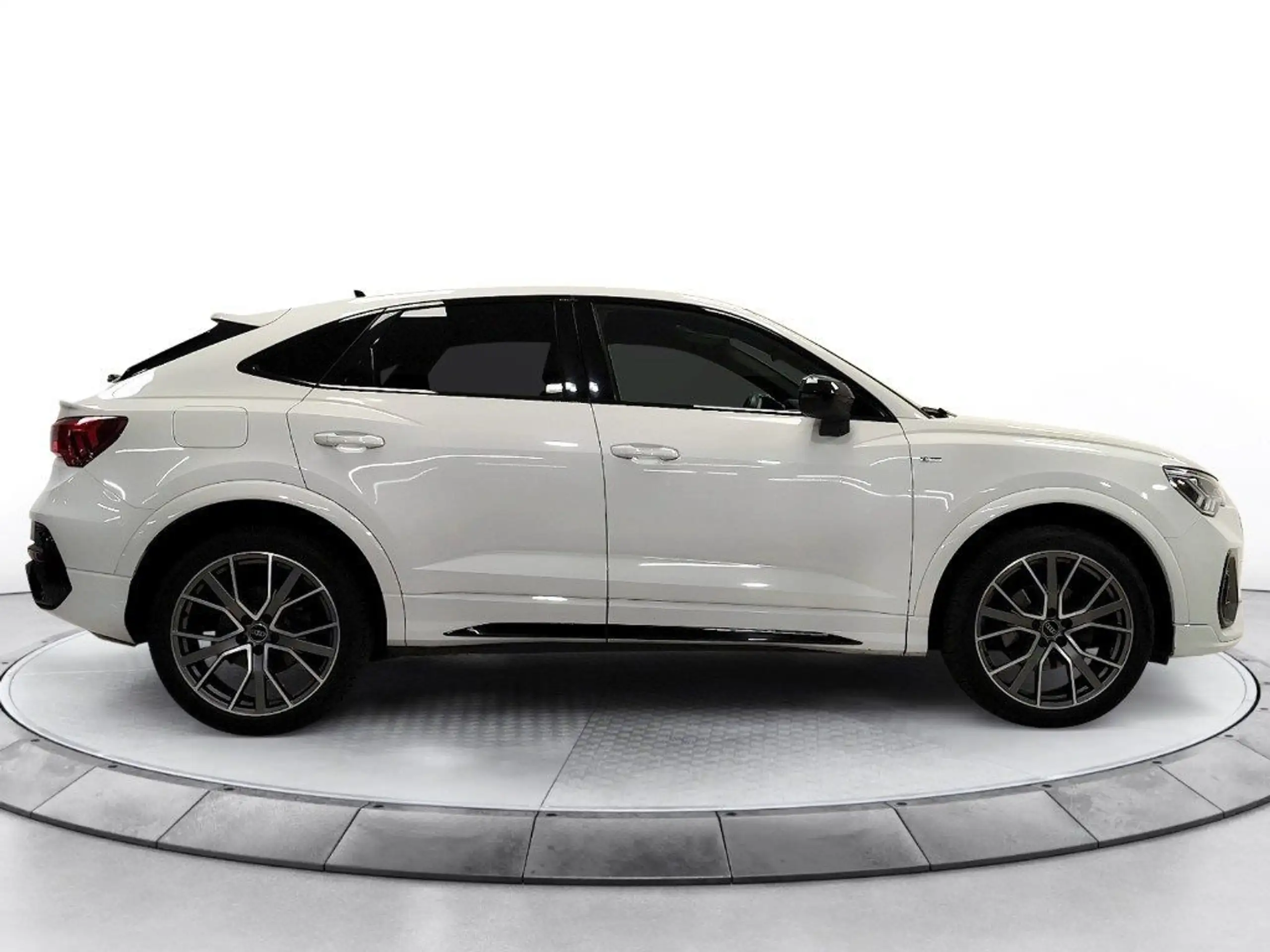 Audi - Q3