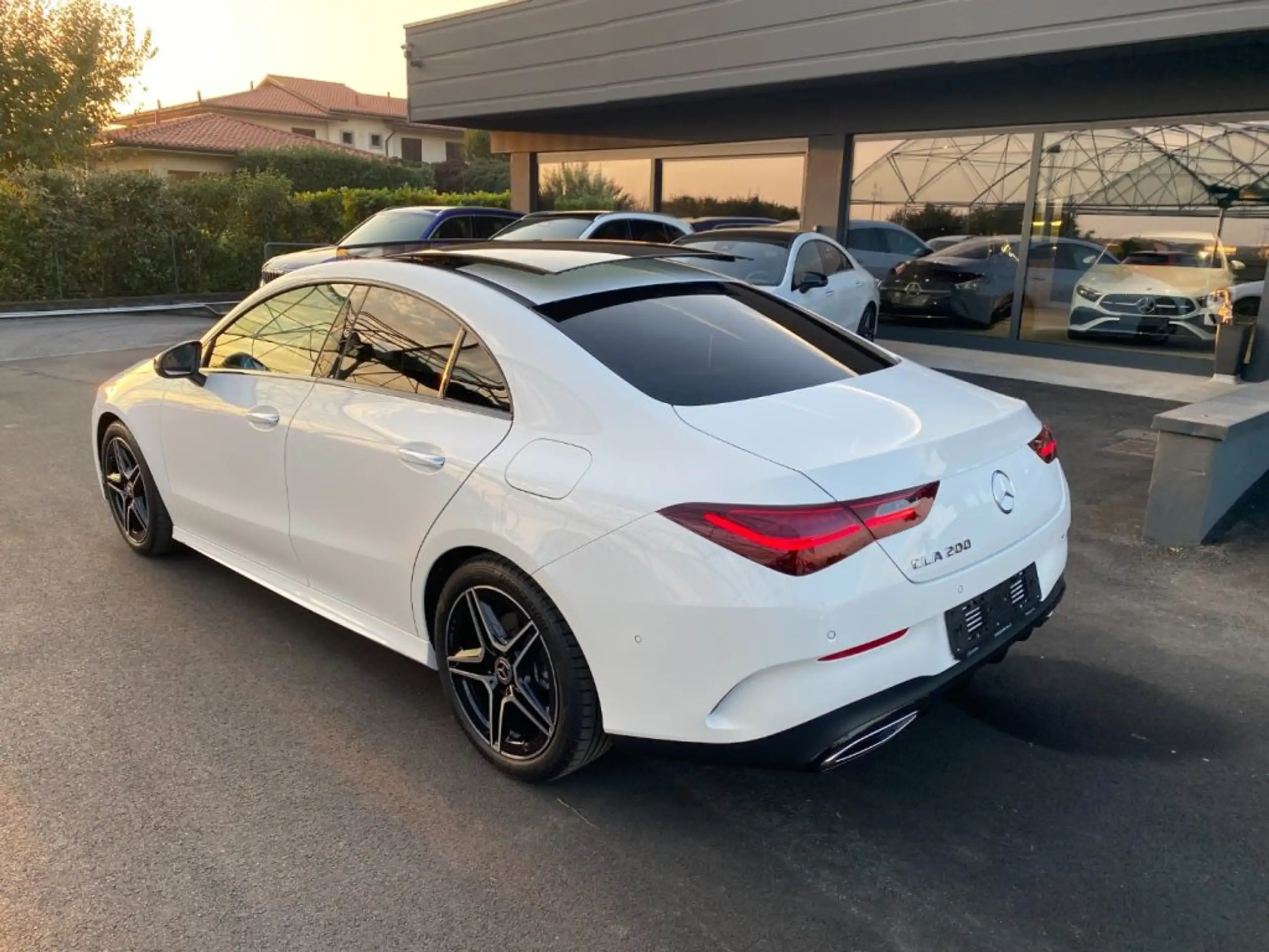 Mercedes-Benz - CLA 200