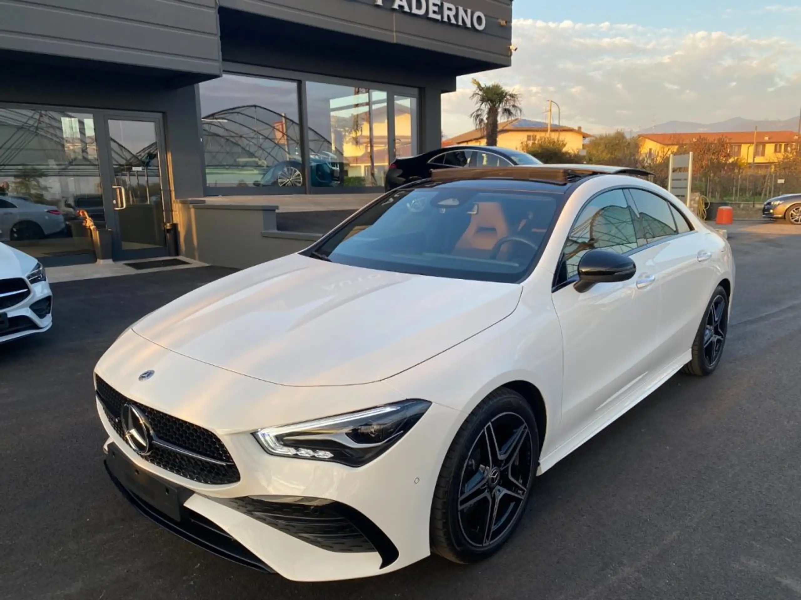 Mercedes-Benz - CLA 200