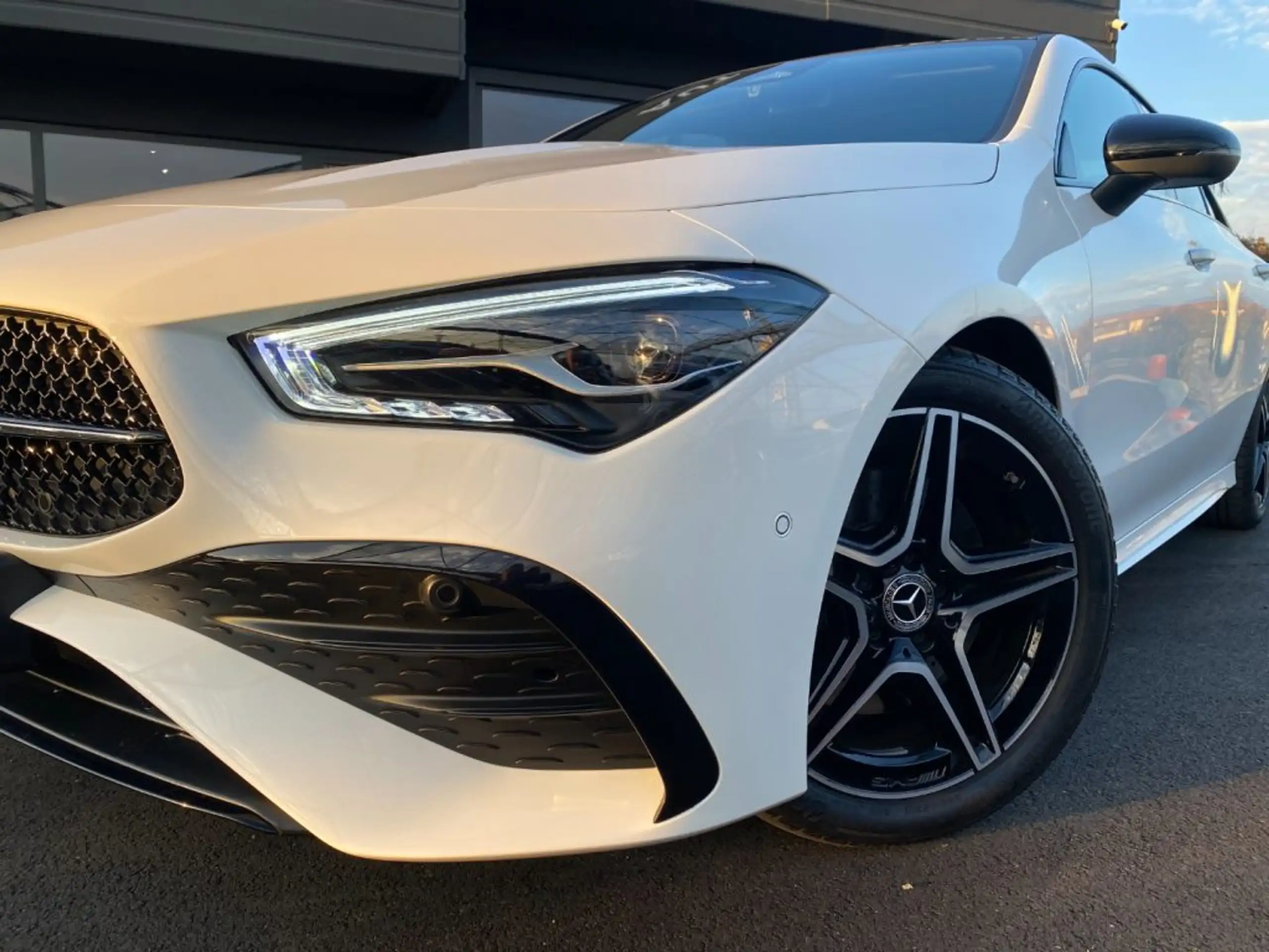 Mercedes-Benz - CLA 200