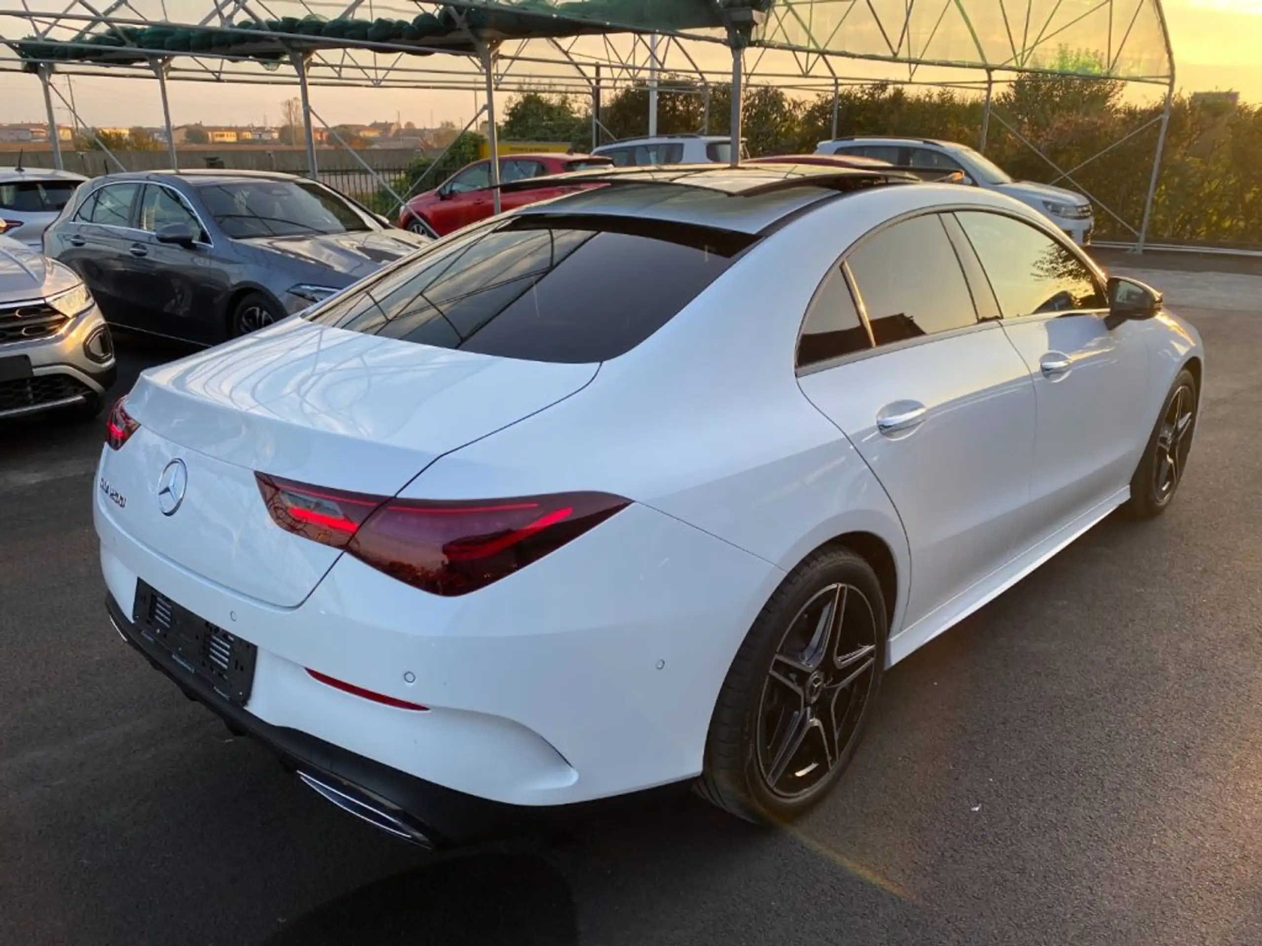 Mercedes-Benz - CLA 200