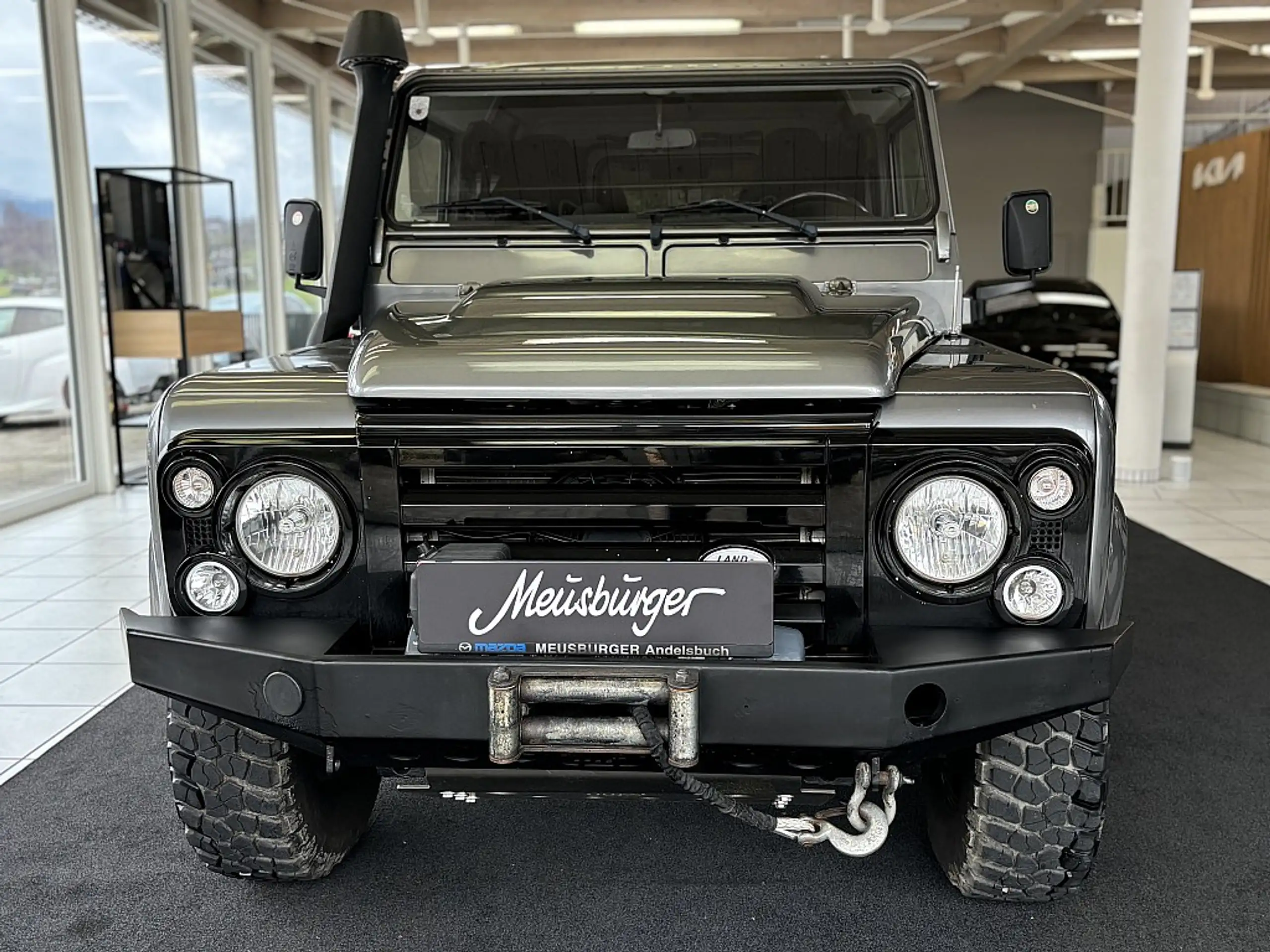 Land Rover - Defender